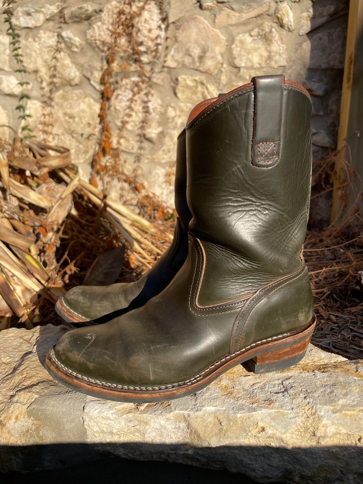 Photo by sthilburn on February 3, 2023 of the Wesco Morrison in Horween Olive Chromexcel.