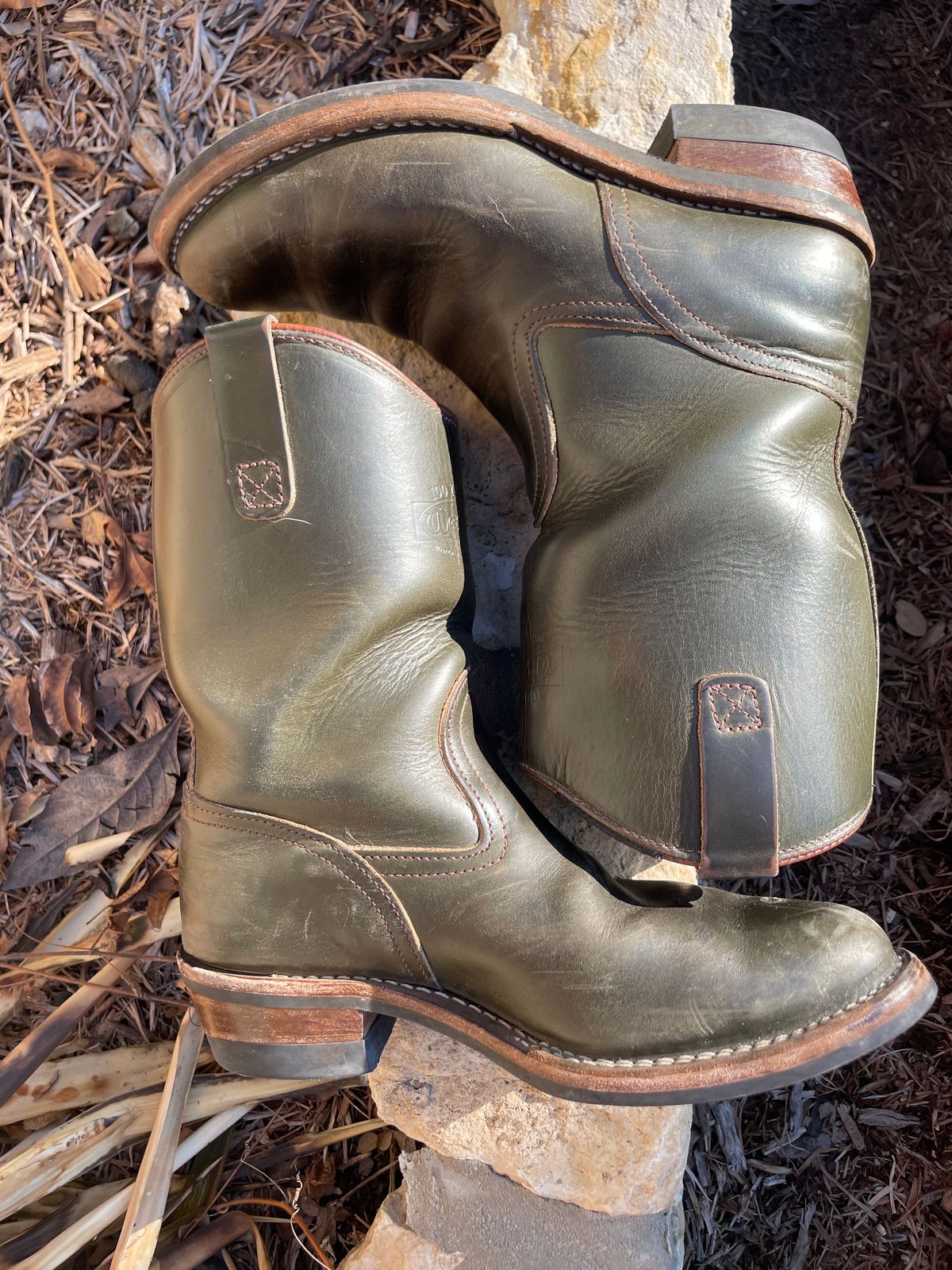 Photo by sthilburn on February 3, 2023 of the Wesco Morrison in Horween Olive Chromexcel.