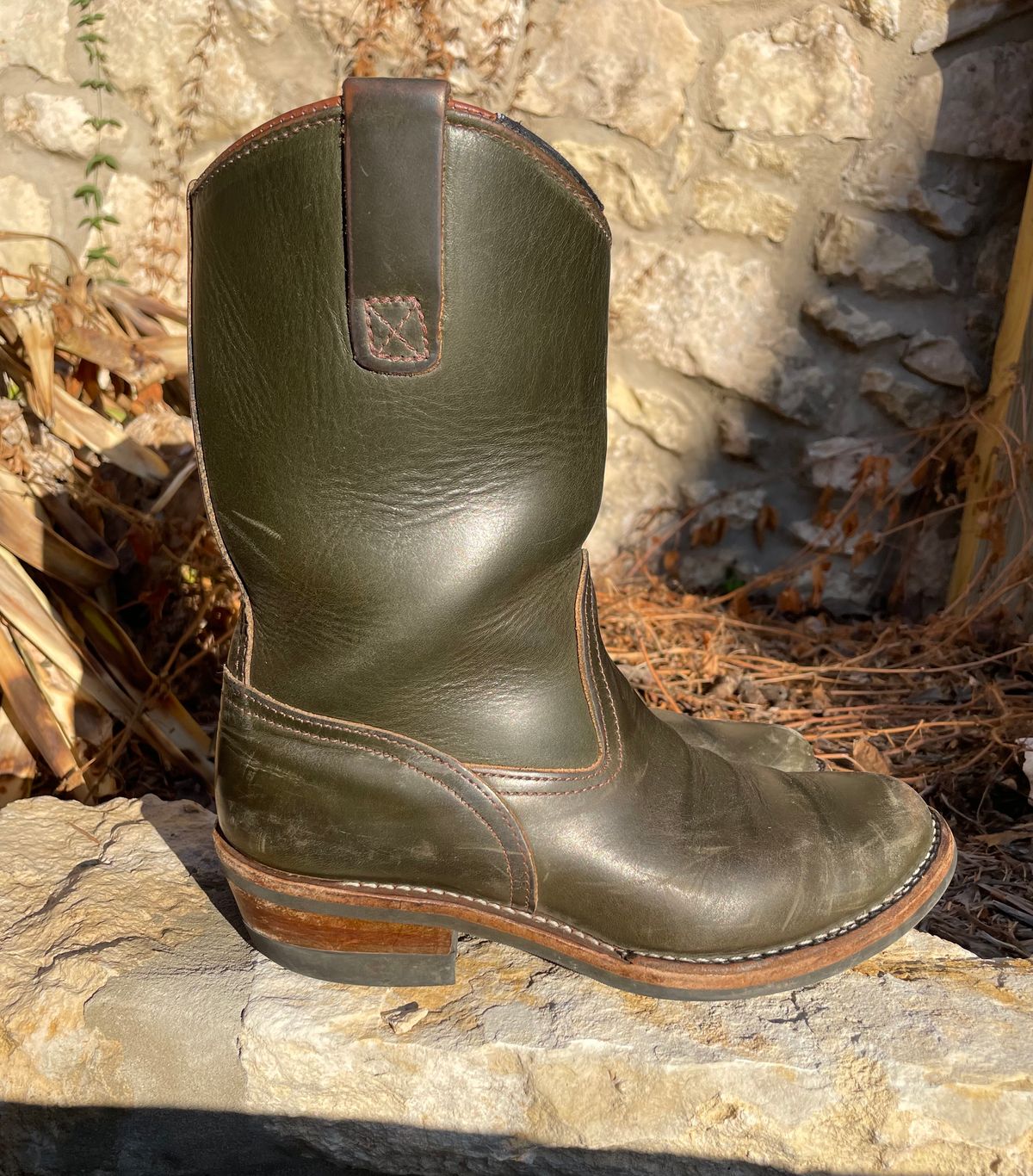 Photo by sthilburn on February 3, 2023 of the Wesco Morrison in Horween Olive Chromexcel.