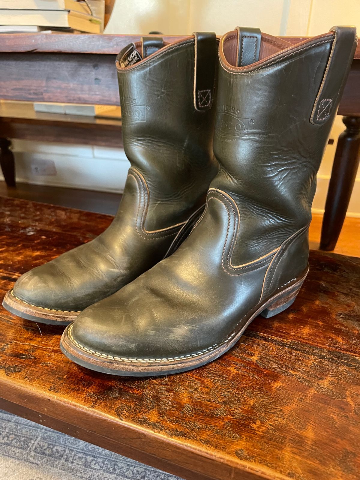 Photo by sthilburn on March 2, 2023 of the Wesco Morrison in Horween Olive Chromexcel.