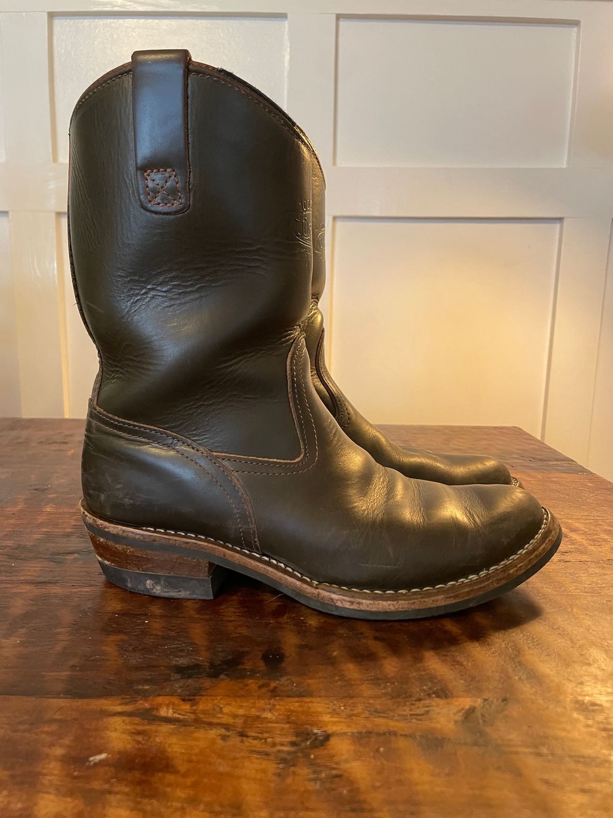 Photo by sthilburn on March 2, 2023 of the Wesco Morrison in Horween Olive Chromexcel.