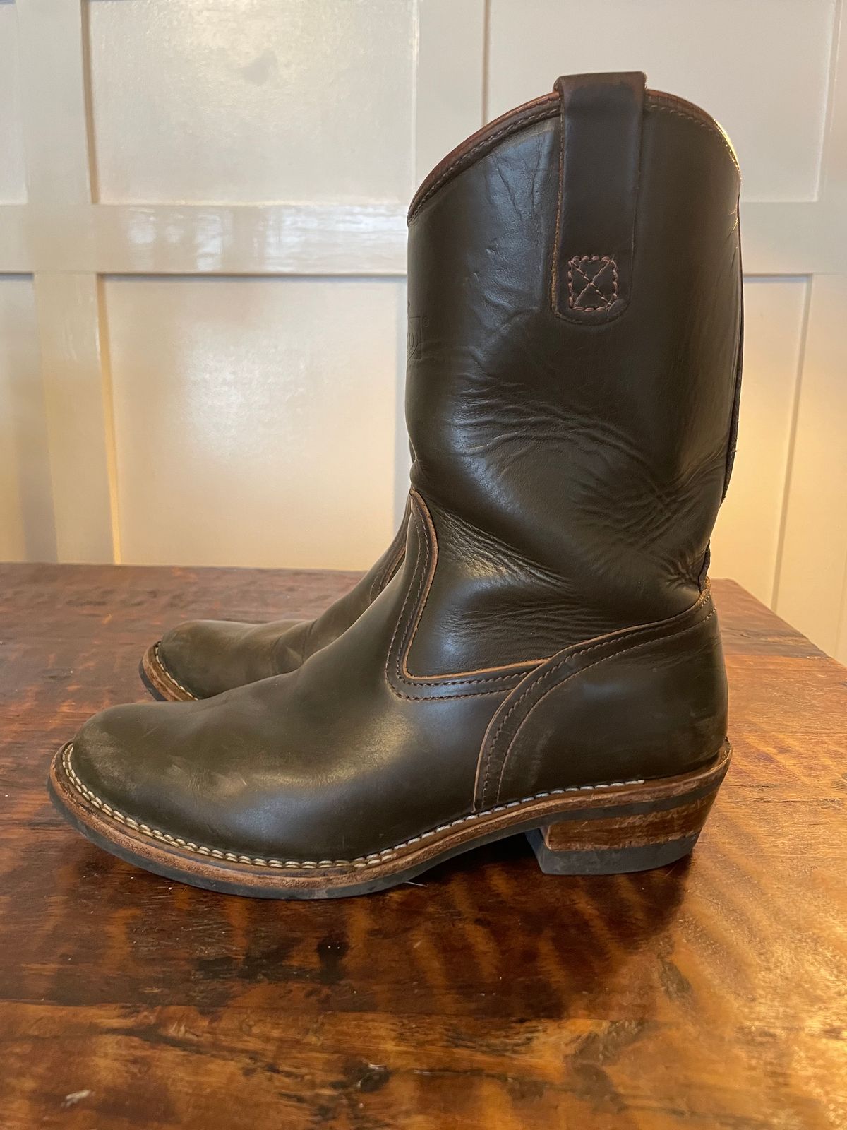 Photo by sthilburn on March 2, 2023 of the Wesco Morrison in Horween Olive Chromexcel.