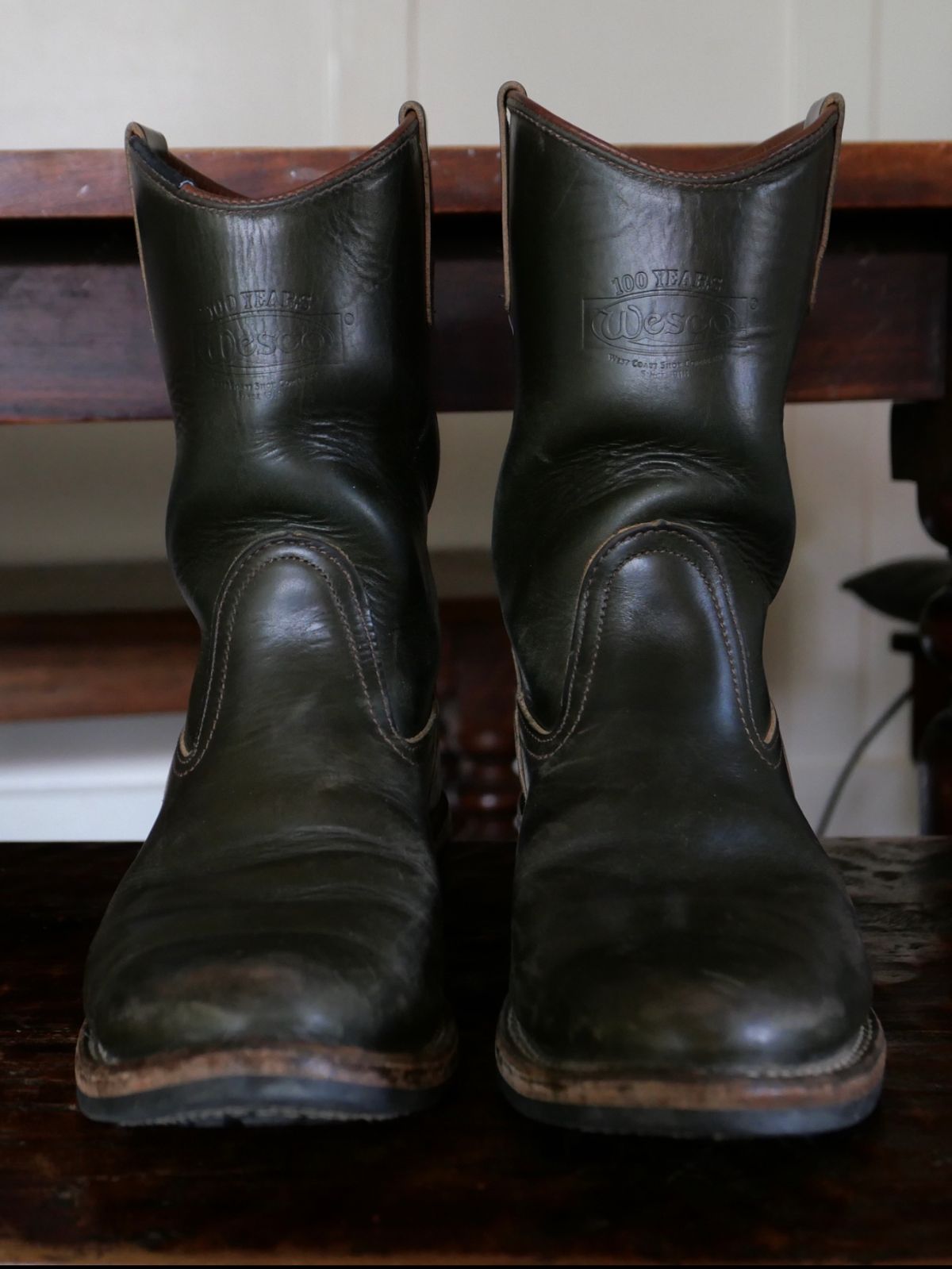 Photo by sthilburn on April 4, 2023 of the Wesco Morrison in Horween Olive Chromexcel.