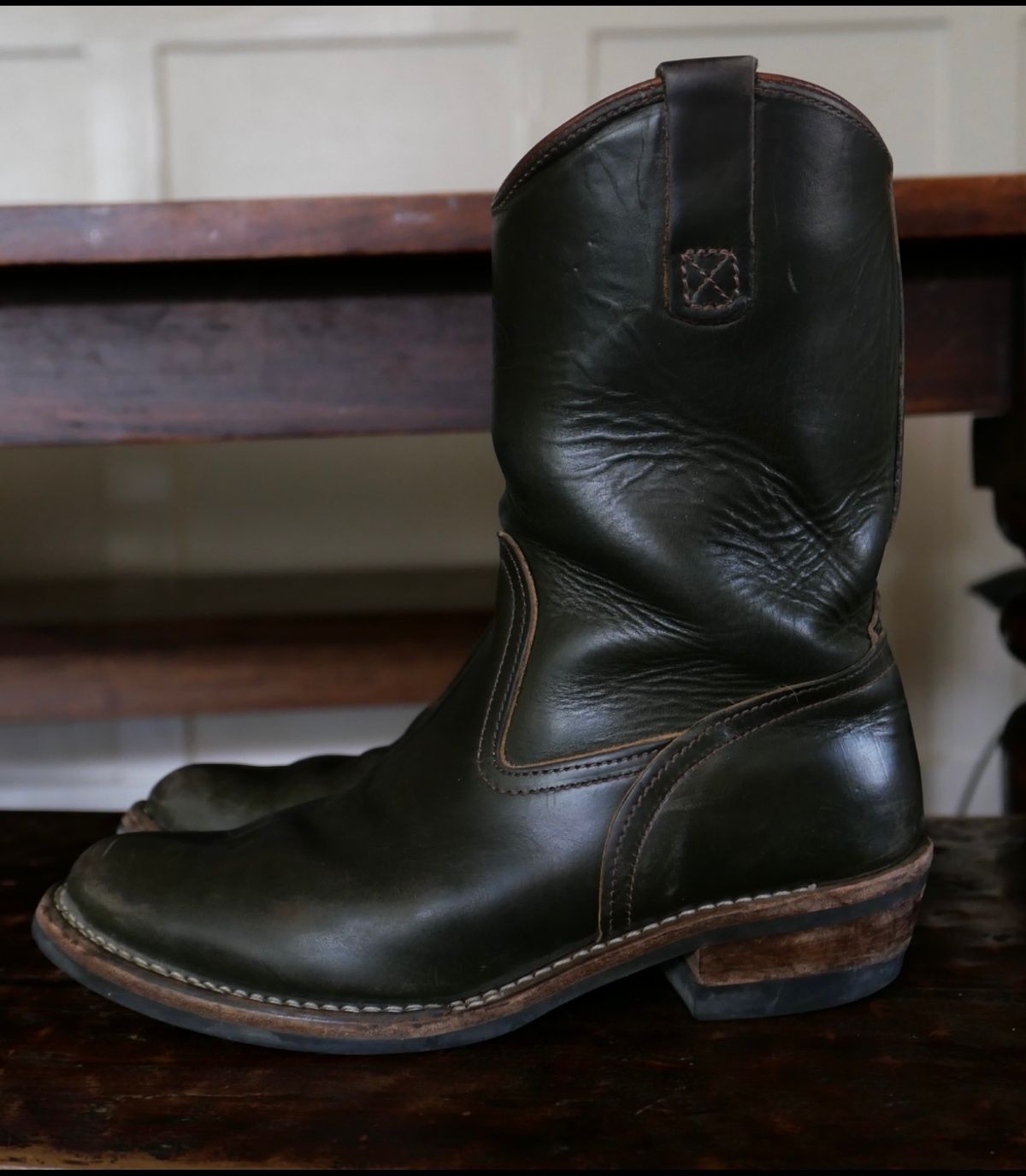 Photo by sthilburn on April 4, 2023 of the Wesco Morrison in Horween Olive Chromexcel.