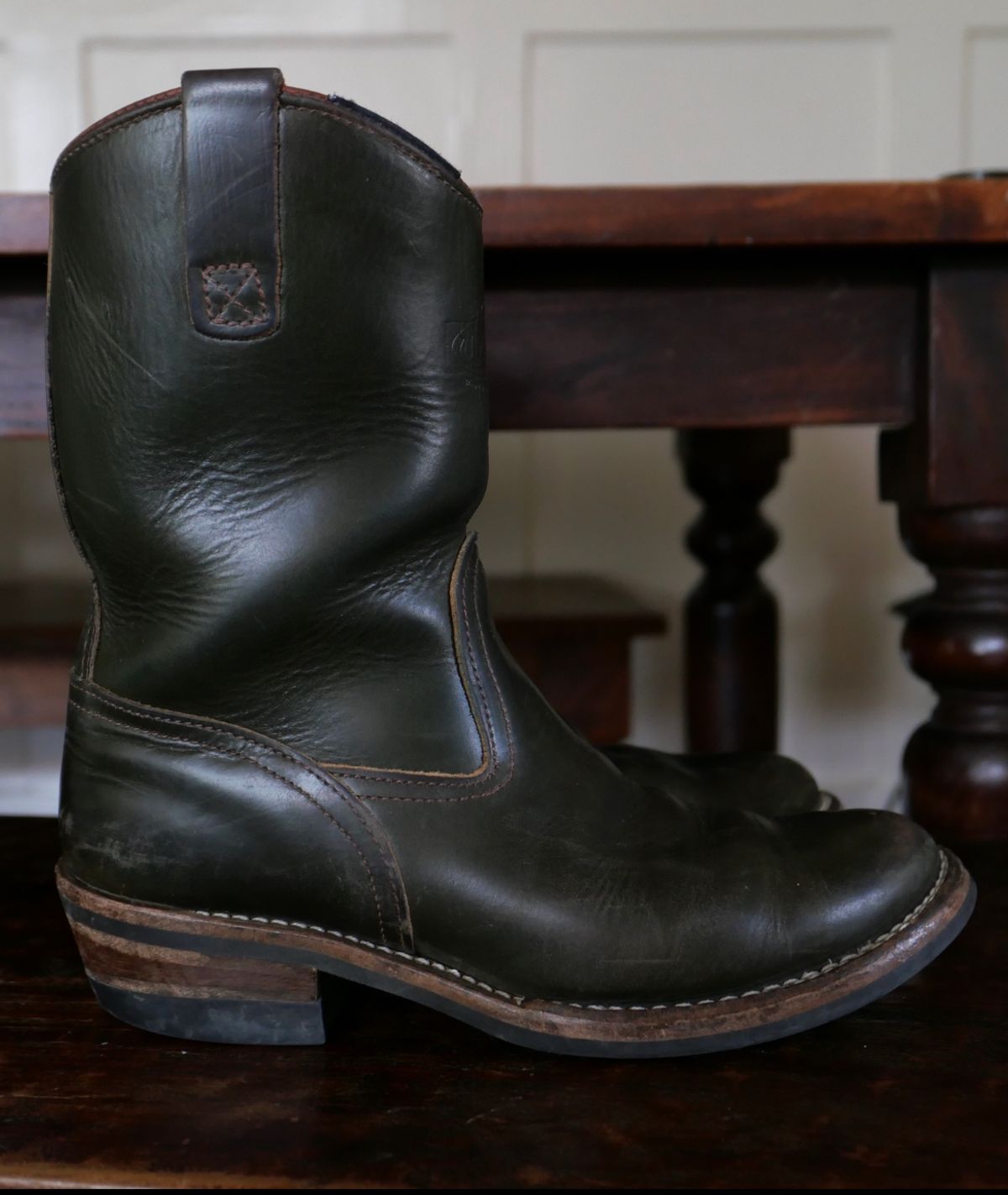 Photo by sthilburn on April 4, 2023 of the Wesco Morrison in Horween Olive Chromexcel.