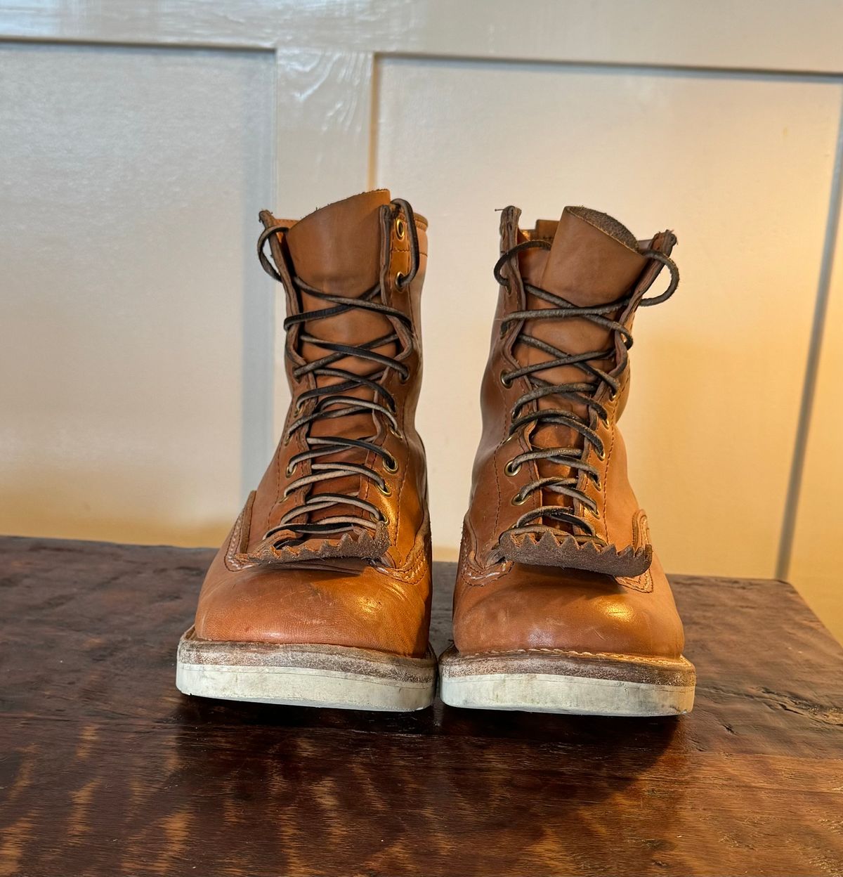Photo by sthilburn on November 3, 2023 of the Wesco Jobmaster in Maryam Natural Horsehide.