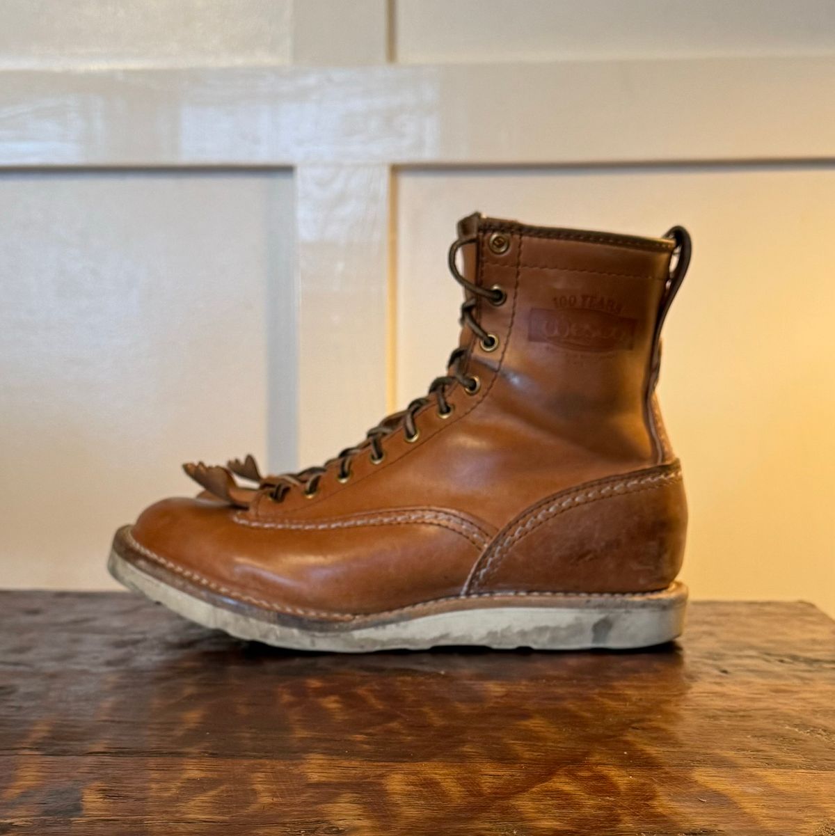 Photo by sthilburn on November 3, 2023 of the Wesco Jobmaster in Maryam Natural Horsehide.
