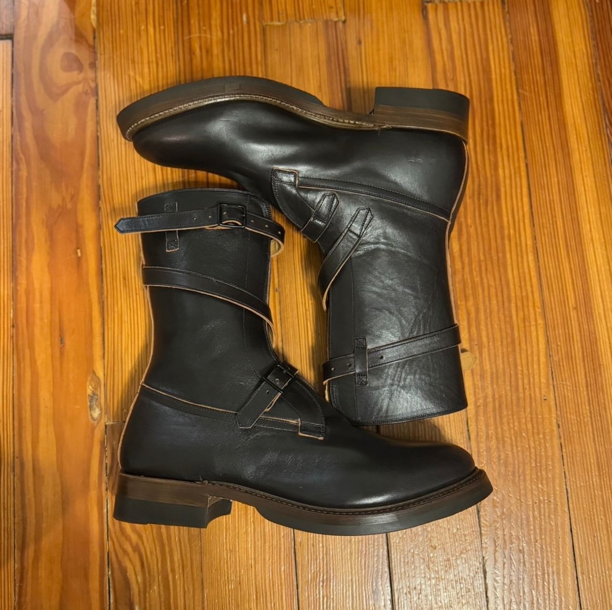 Photo by sthilburn on April 7, 2025 of the Eastman Leather Tanker Boots in Black Horsehide.