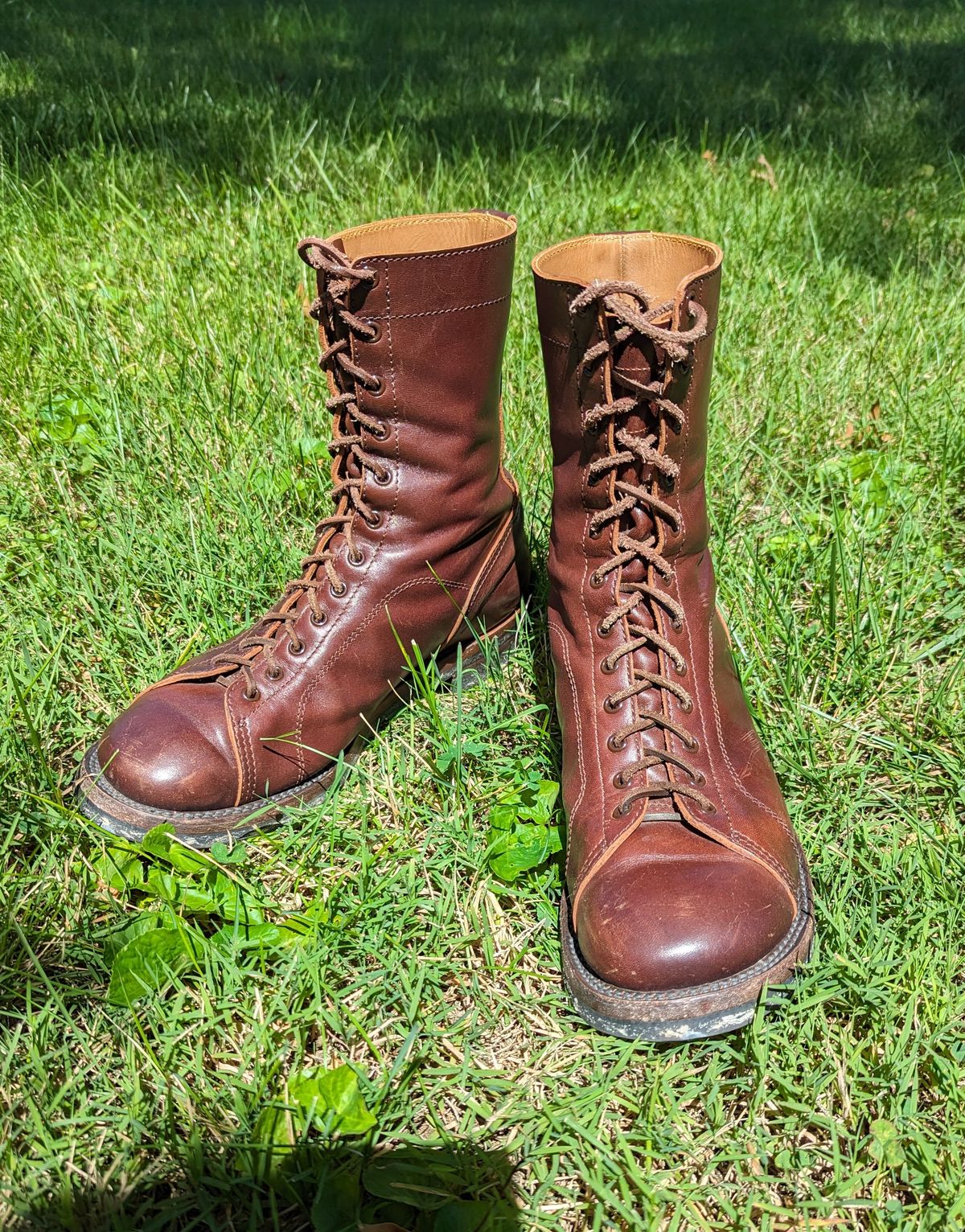 Photo by clefke on August 13, 2023 of the Eastman Leather Raider Boots in Walnut Horsehide.