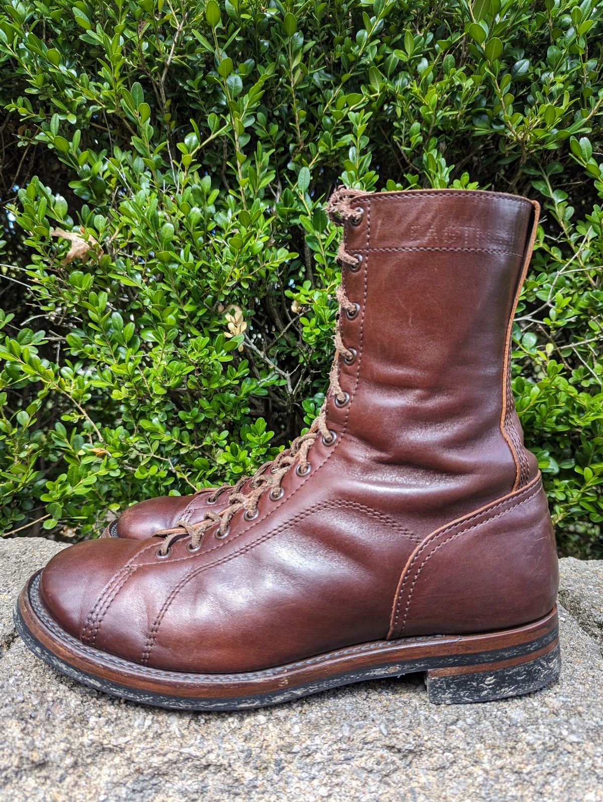 Photo by clefke on September 3, 2023 of the Eastman Leather Raider Boots in Walnut Horsehide.