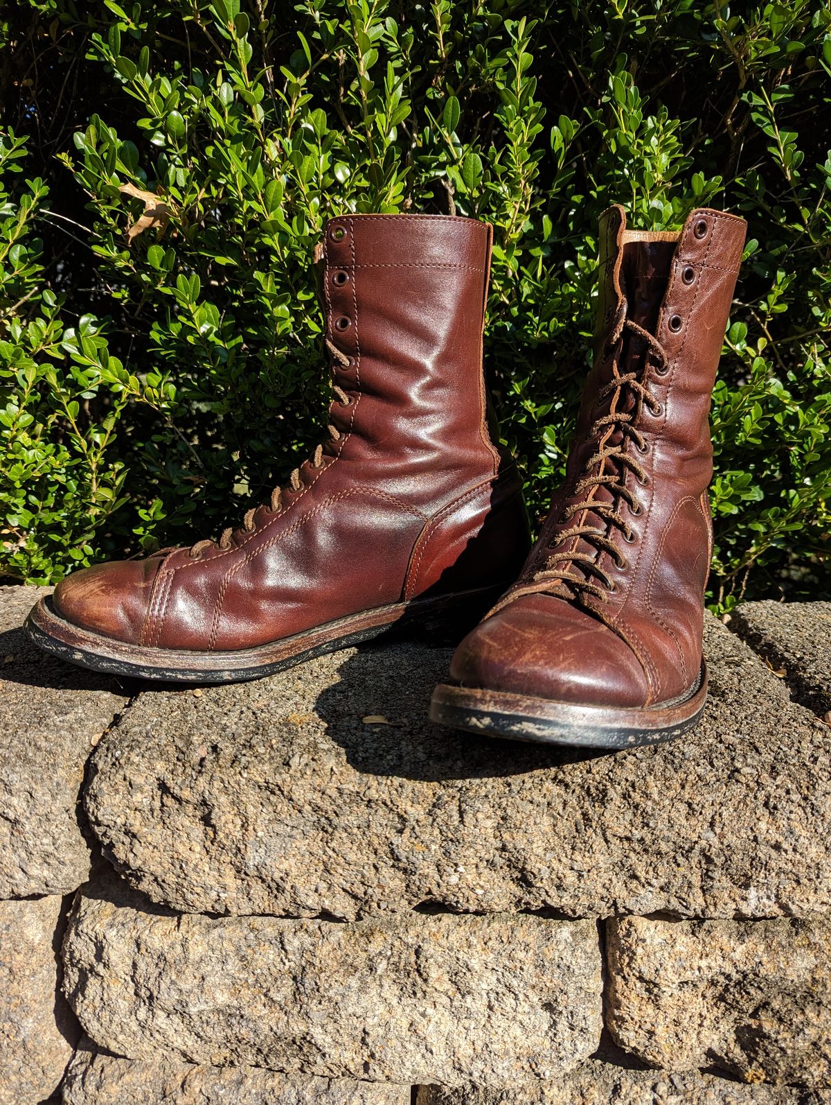 Photo by clefke on September 14, 2023 of the Eastman Leather Raider Boots in Walnut Horsehide.