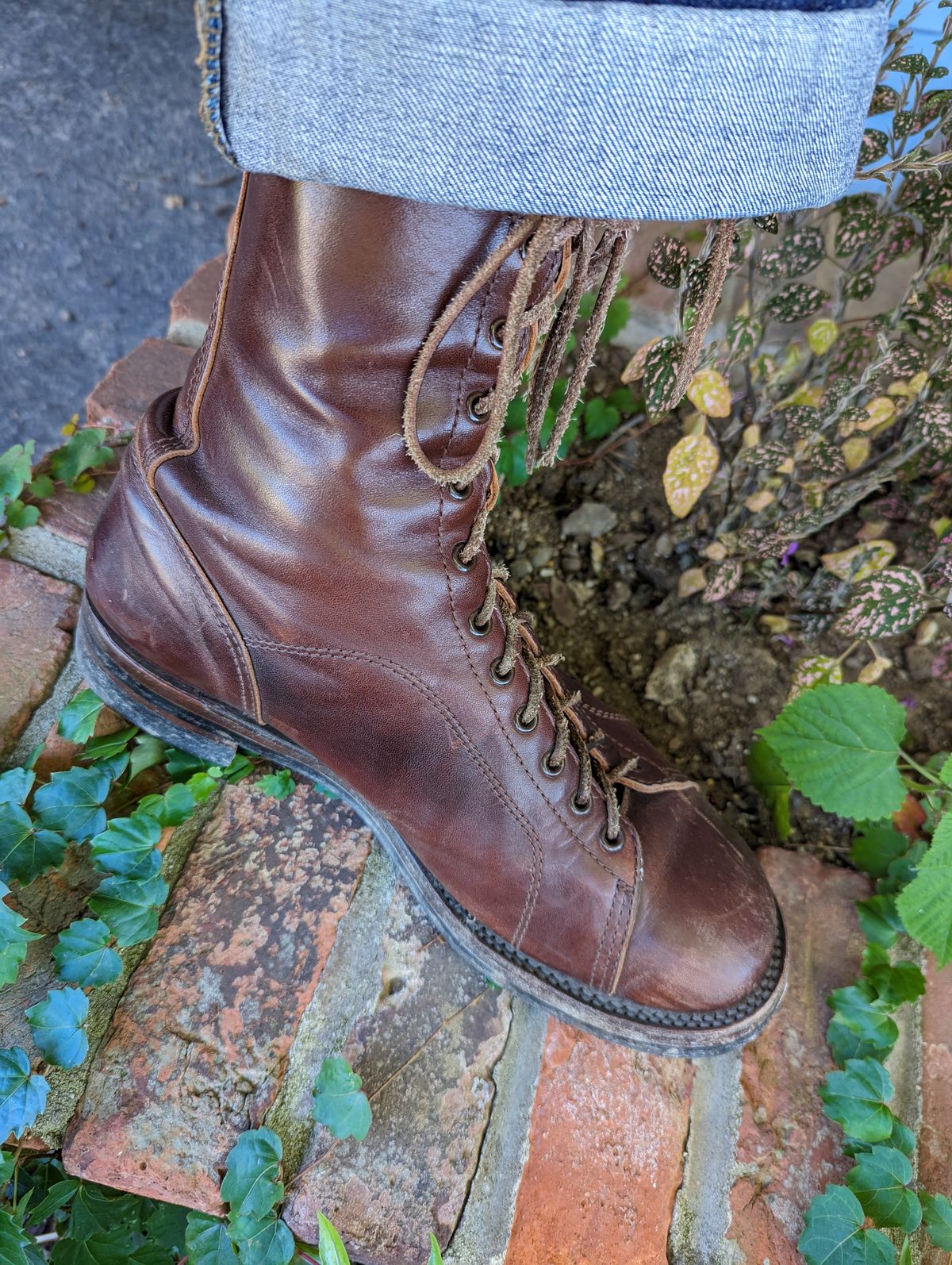 Photo by clefke on September 23, 2023 of the Eastman Leather Raider Boots in Walnut Horsehide.