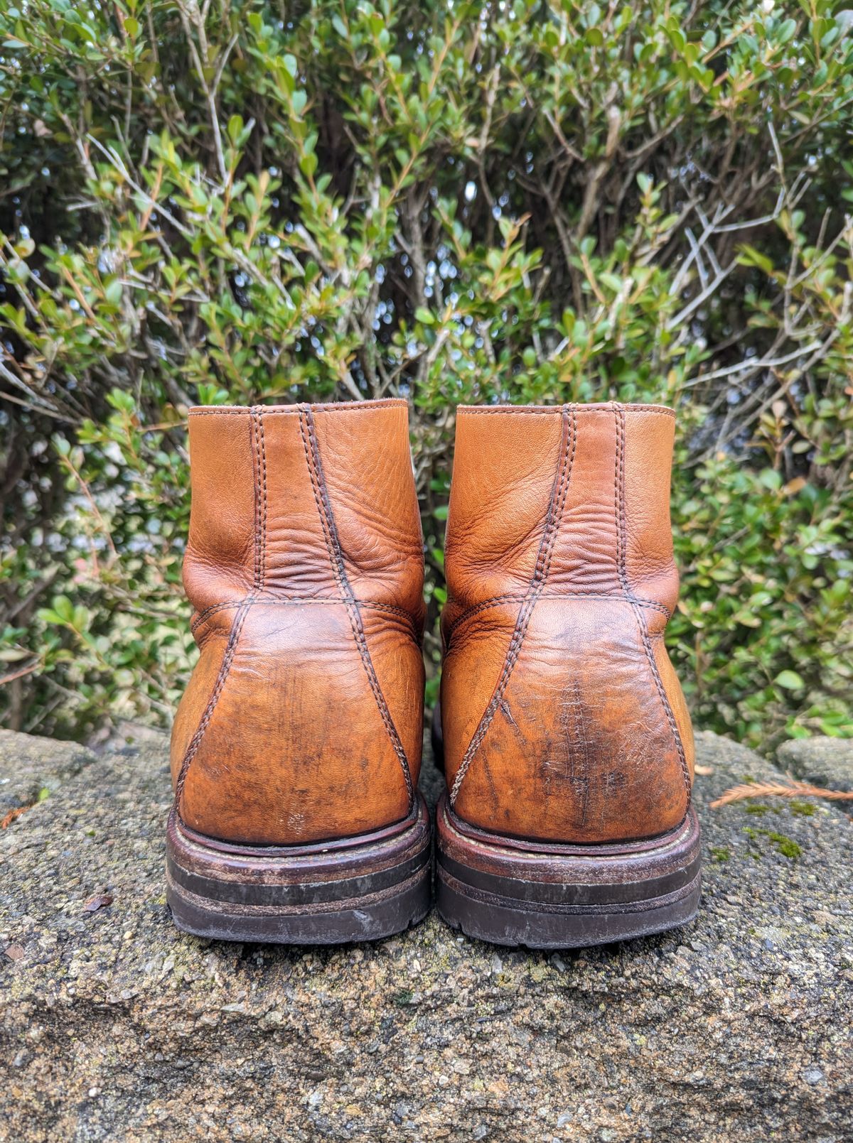 Photo by clefke on January 1, 2023 of the Grant Stone Brass Boot in Horween Tan Essex.