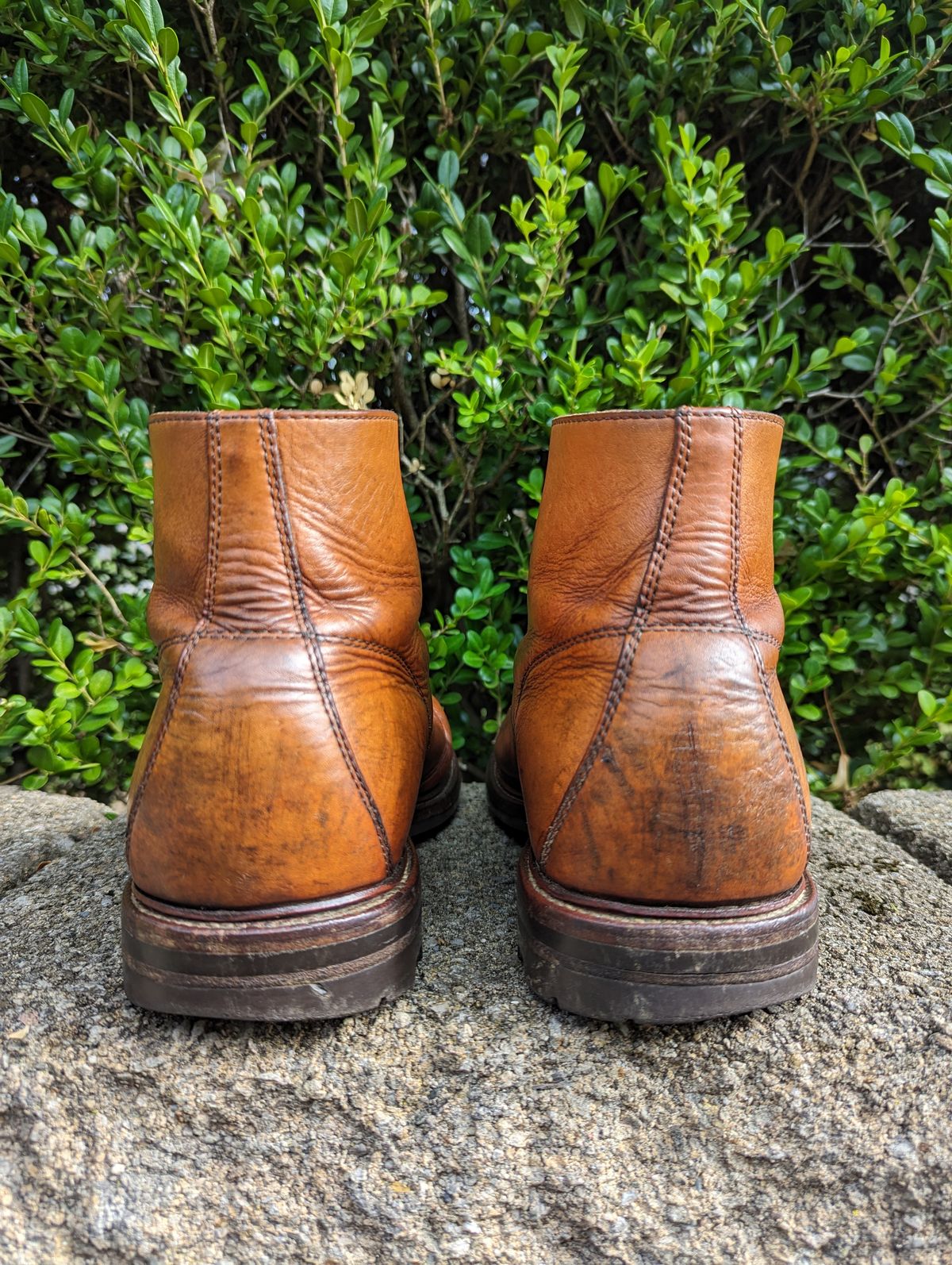 Photo by clefke on July 20, 2023 of the Grant Stone Brass Boot in Horween Tan Essex.