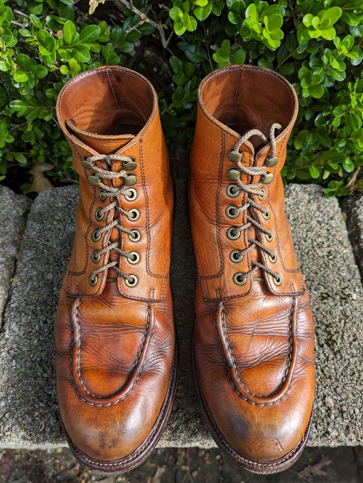 Photo by clefke on July 20, 2023 of the Grant Stone Brass Boot in Horween Tan Essex.