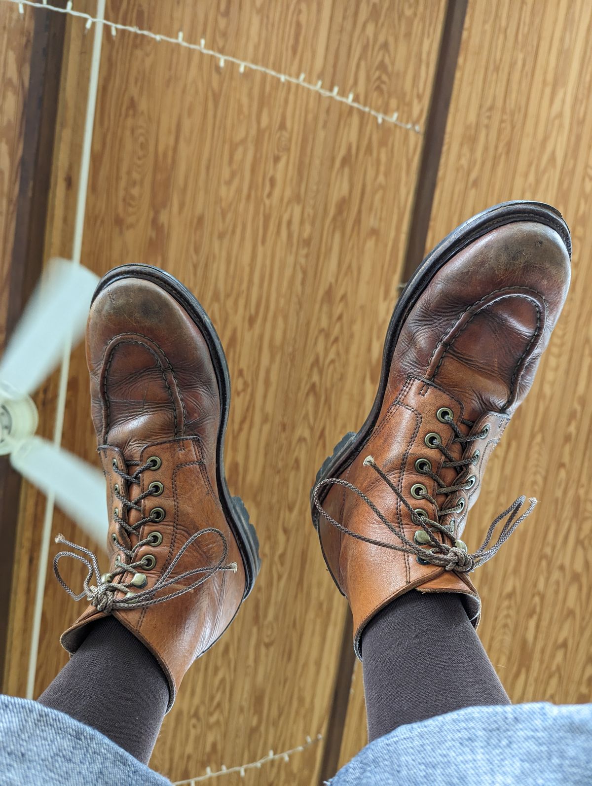 Photo by clefke on July 19, 2023 of the Grant Stone Brass Boot in Horween Tan Essex.