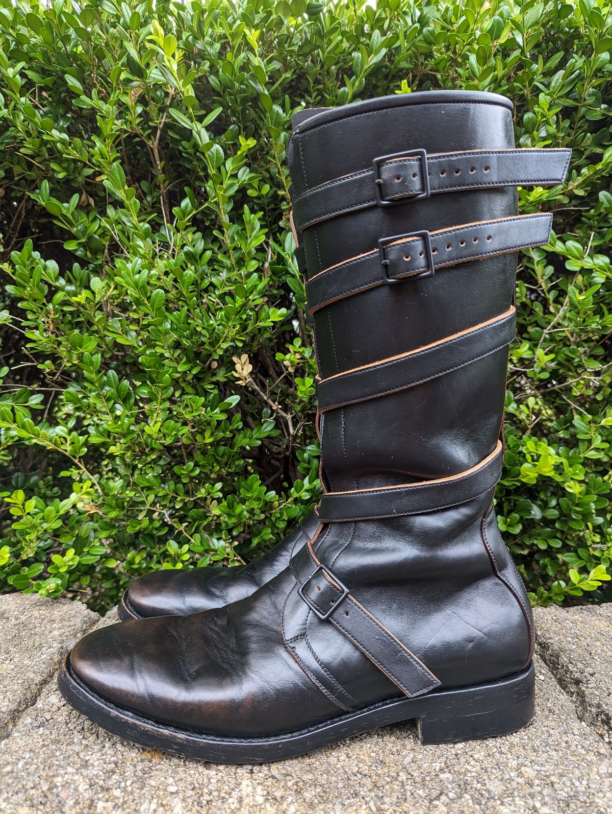 Photo by clefke on June 16, 2023 of the Benzein The Hanker Tanker Boots in Horween Horsehide Overdyed Black.