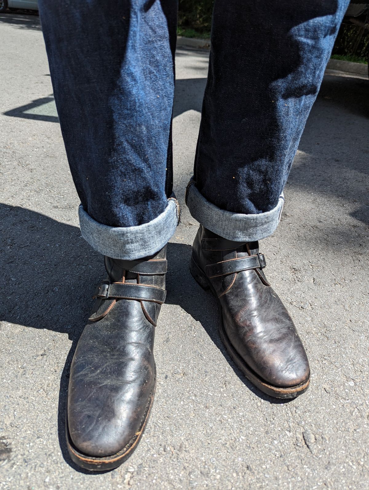 Photo by clefke on June 19, 2023 of the Benzein The Hanker Tanker Boots in Horween Horsehide Overdyed Black.