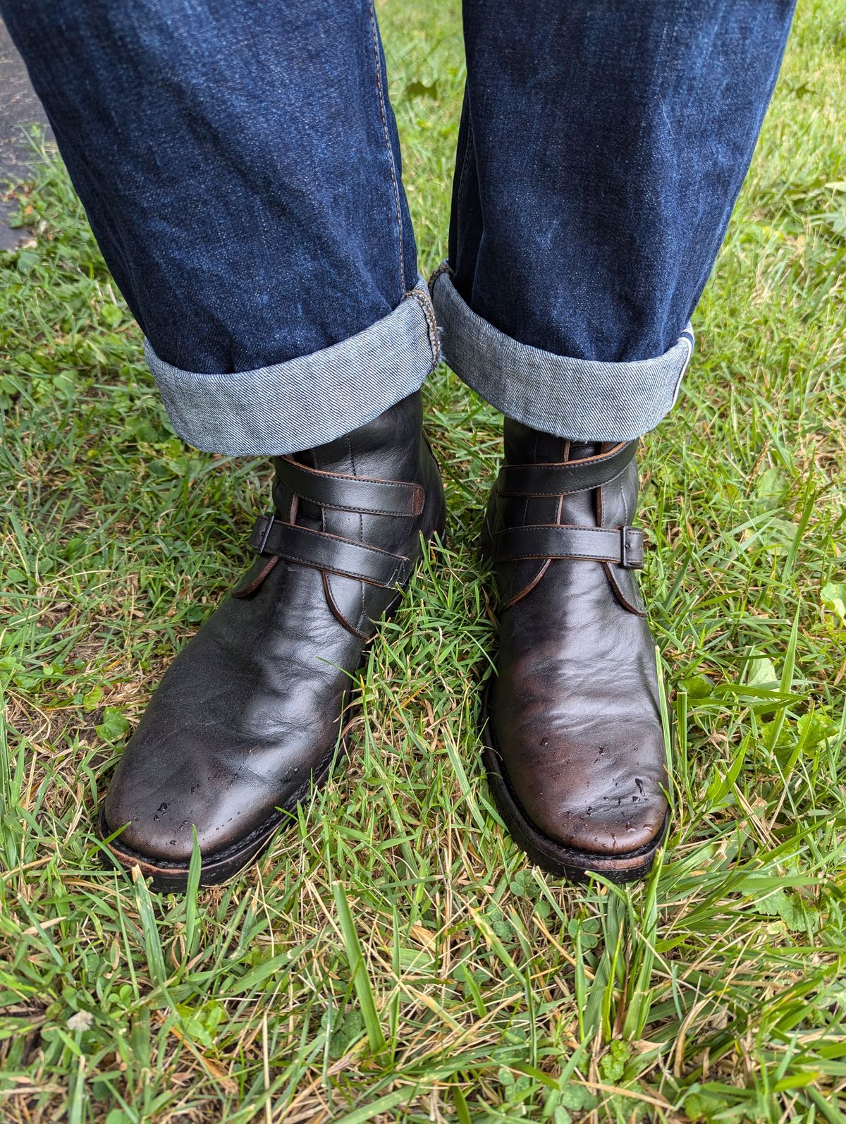 Photo by clefke on August 1, 2024 of the Benzein The Hanker Tanker Boots in Horween Horsehide Overdyed Black.