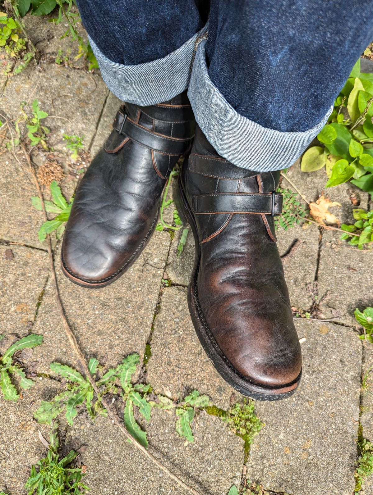 Photo by clefke on August 1, 2024 of the Benzein The Hanker Tanker Boots in Horween Horsehide Overdyed Black.