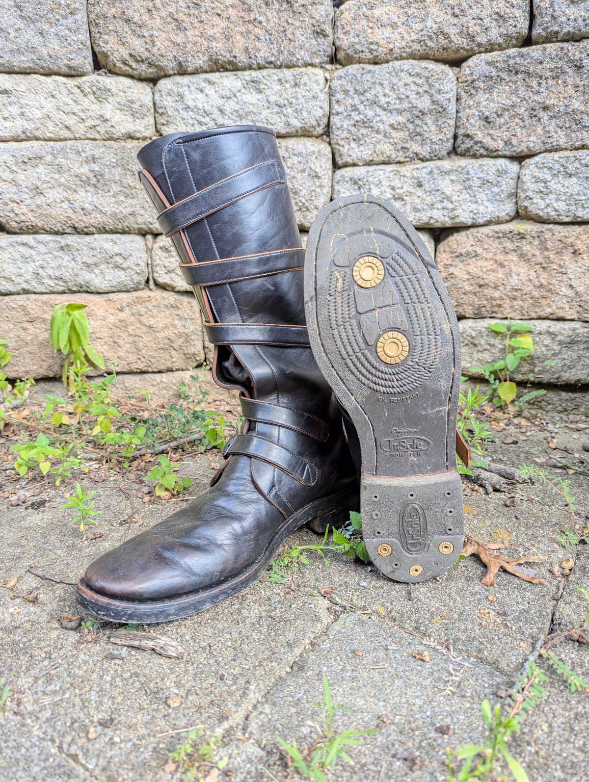 Photo by clefke on August 10, 2024 of the Benzein The Hanker Tanker Boots in Horween Horsehide Overdyed Black.