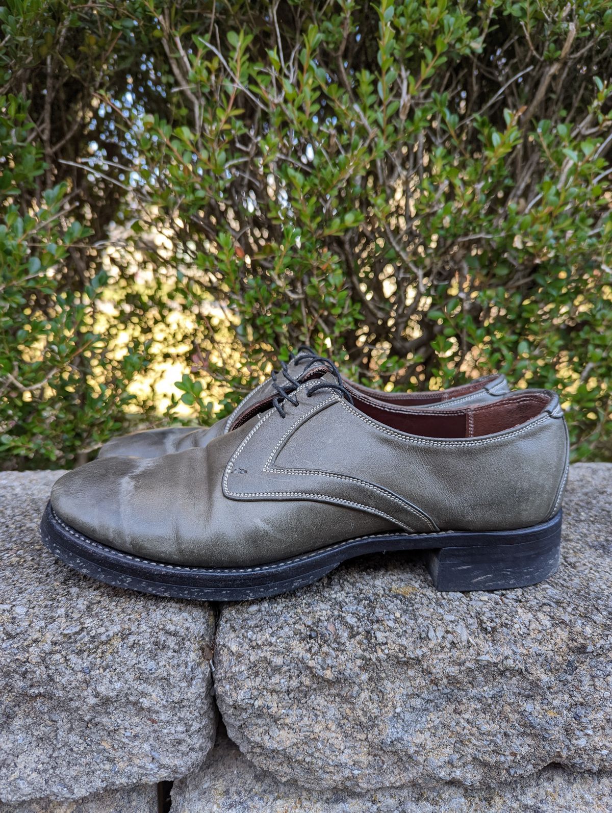 Photo by clefke on November 10, 2022 of the Unsung Unknown Model in Horween Krypto (Tannery Row Exclusive).