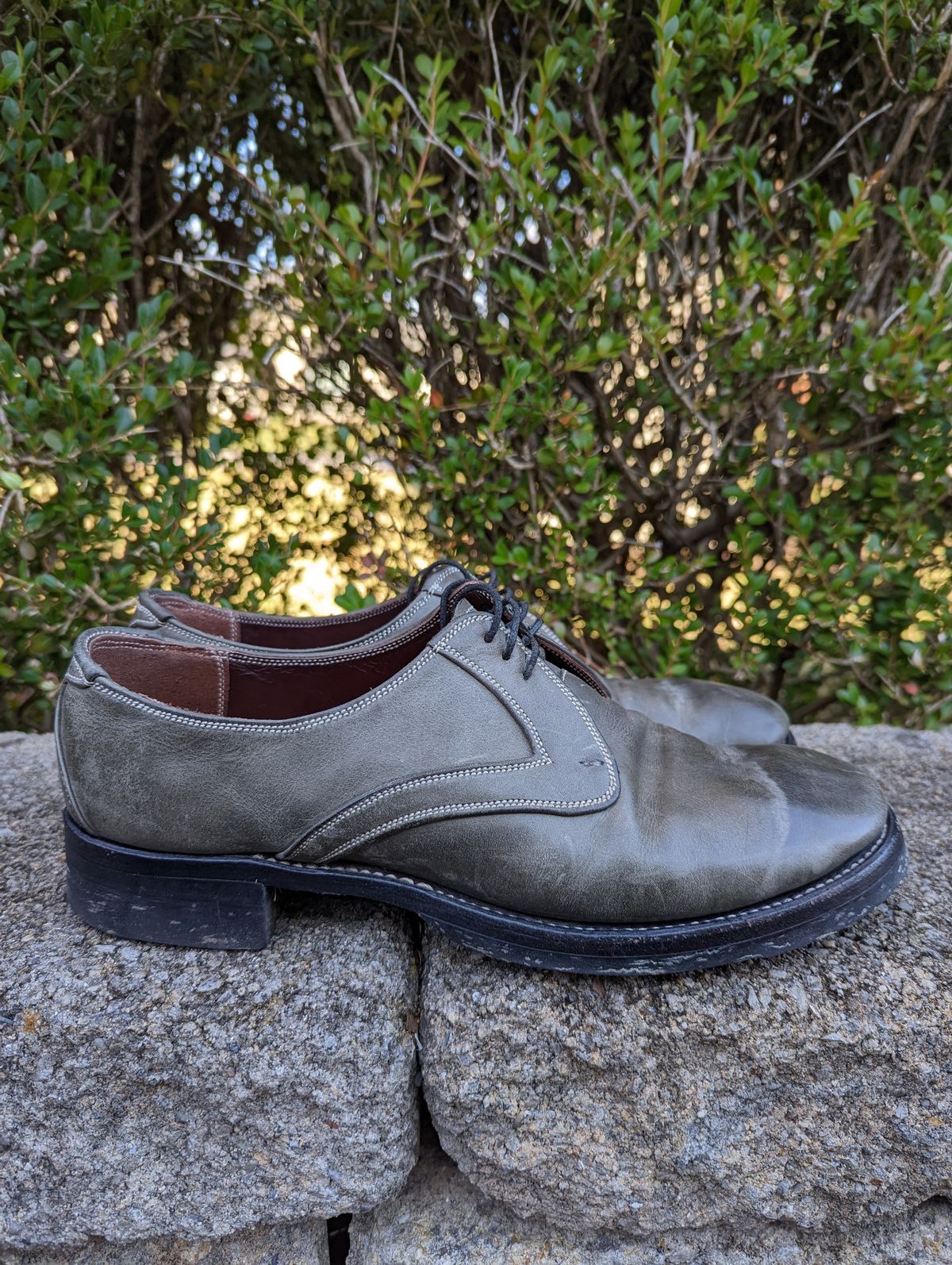 Photo by clefke on November 10, 2022 of the Unsung Unknown Model in Horween Krypto (Tannery Row Exclusive).