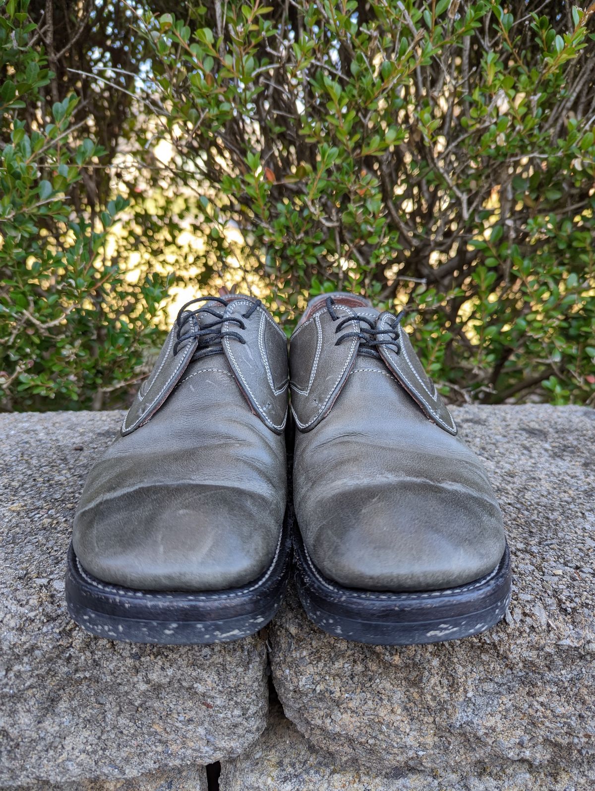 Photo by clefke on November 10, 2022 of the Unsung Unknown Model in Horween Krypto (Tannery Row Exclusive).