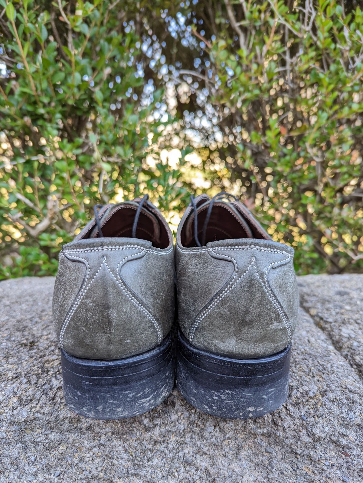 Photo by clefke on November 10, 2022 of the Unsung Unknown Model in Horween Krypto (Tannery Row Exclusive).