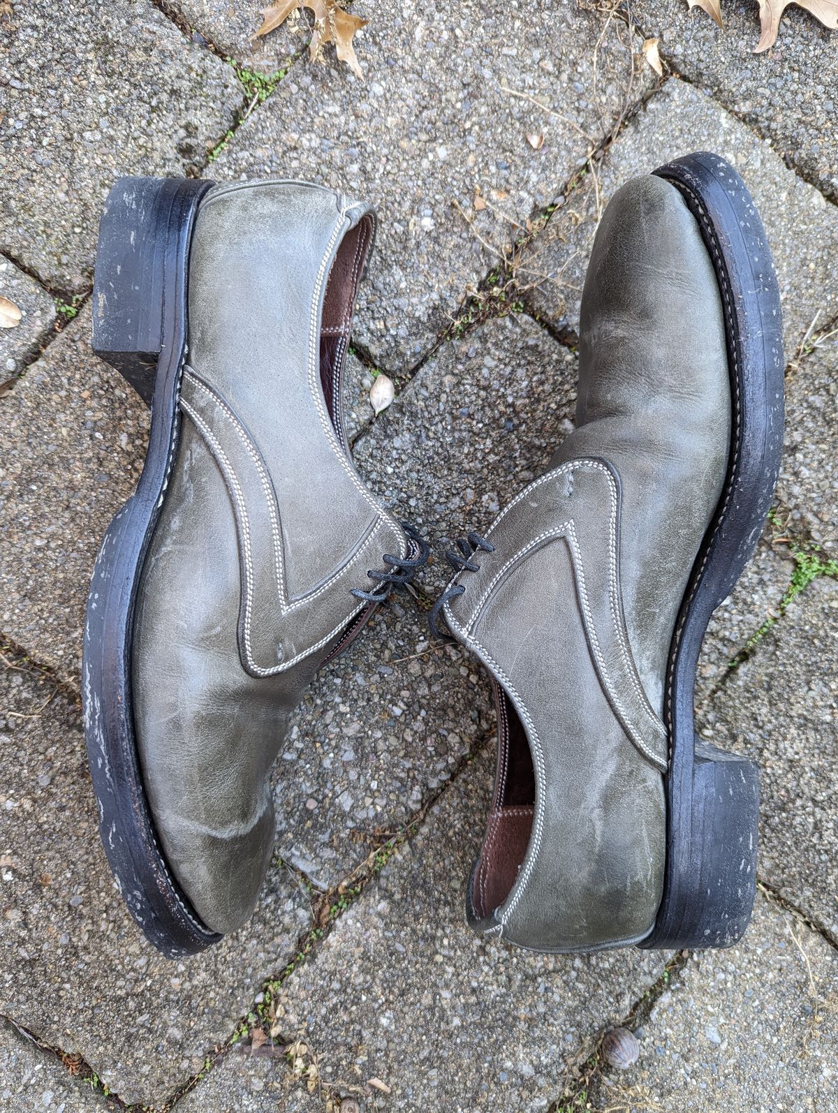 Photo by clefke on November 10, 2022 of the Unsung Unknown Model in Horween Krypto (Tannery Row Exclusive).