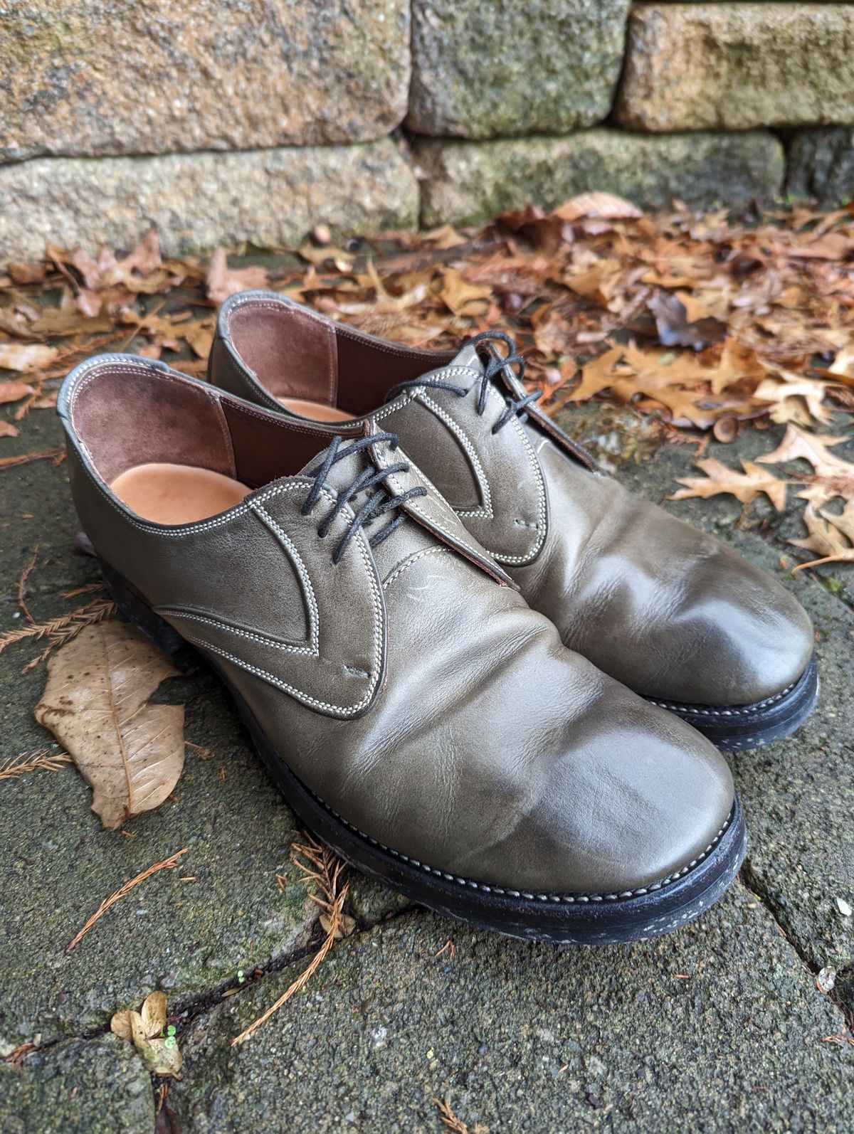 Photo by clefke on January 12, 2023 of the Unsung Unknown Model in Horween Krypto (Tannery Row Exclusive).