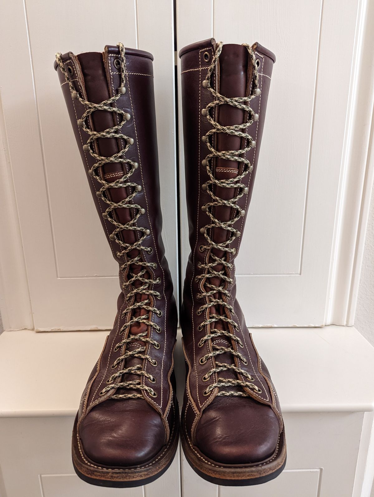 Photo by clefke on November 27, 2022 of the Willie's Handmade Boots Unlisted Model in S.B. Foot Black Cherry Excalibur.