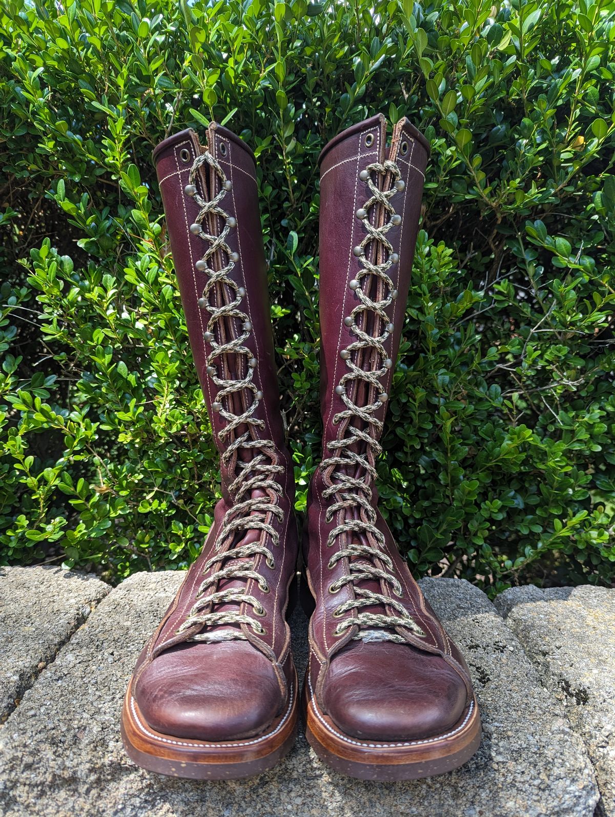 Photo by clefke on July 30, 2023 of the Willie's Handmade Boots Unlisted Model in S.B. Foot Black Cherry Excalibur.