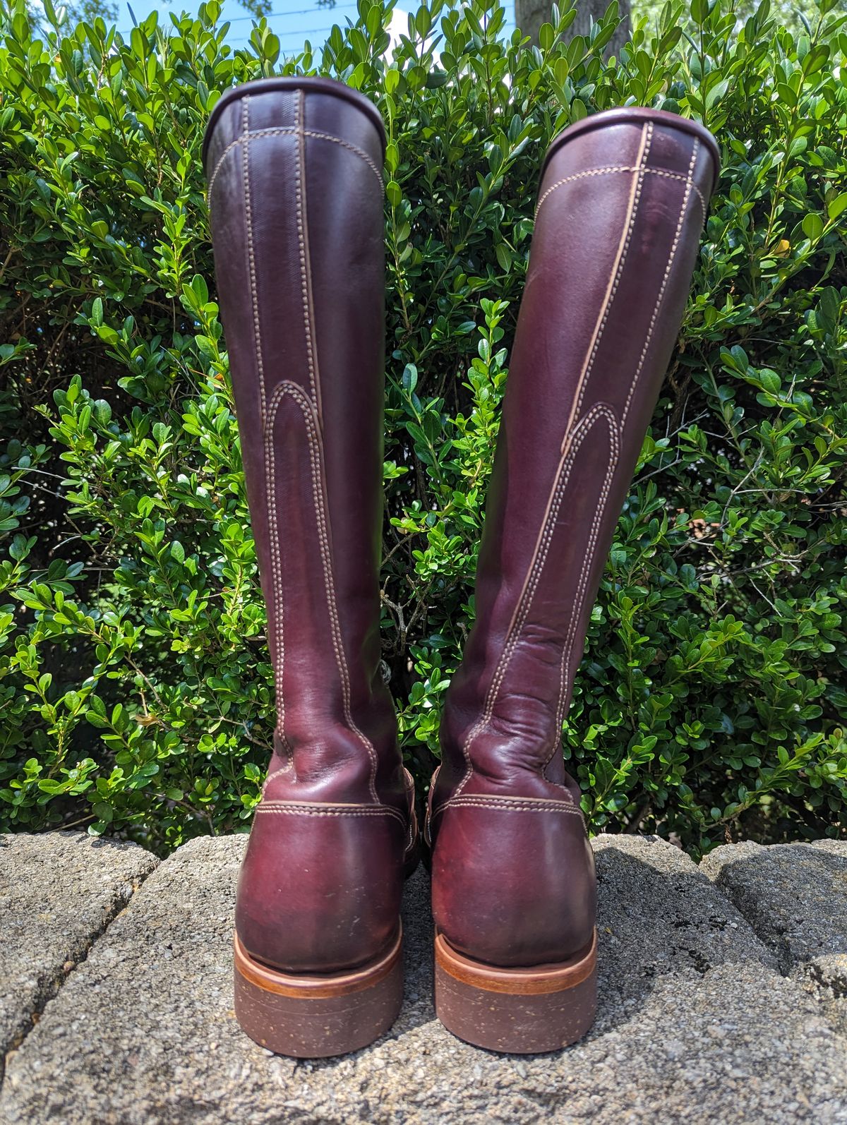 Photo by clefke on July 30, 2023 of the Willie's Handmade Boots Unlisted Model in S.B. Foot Black Cherry Excalibur.