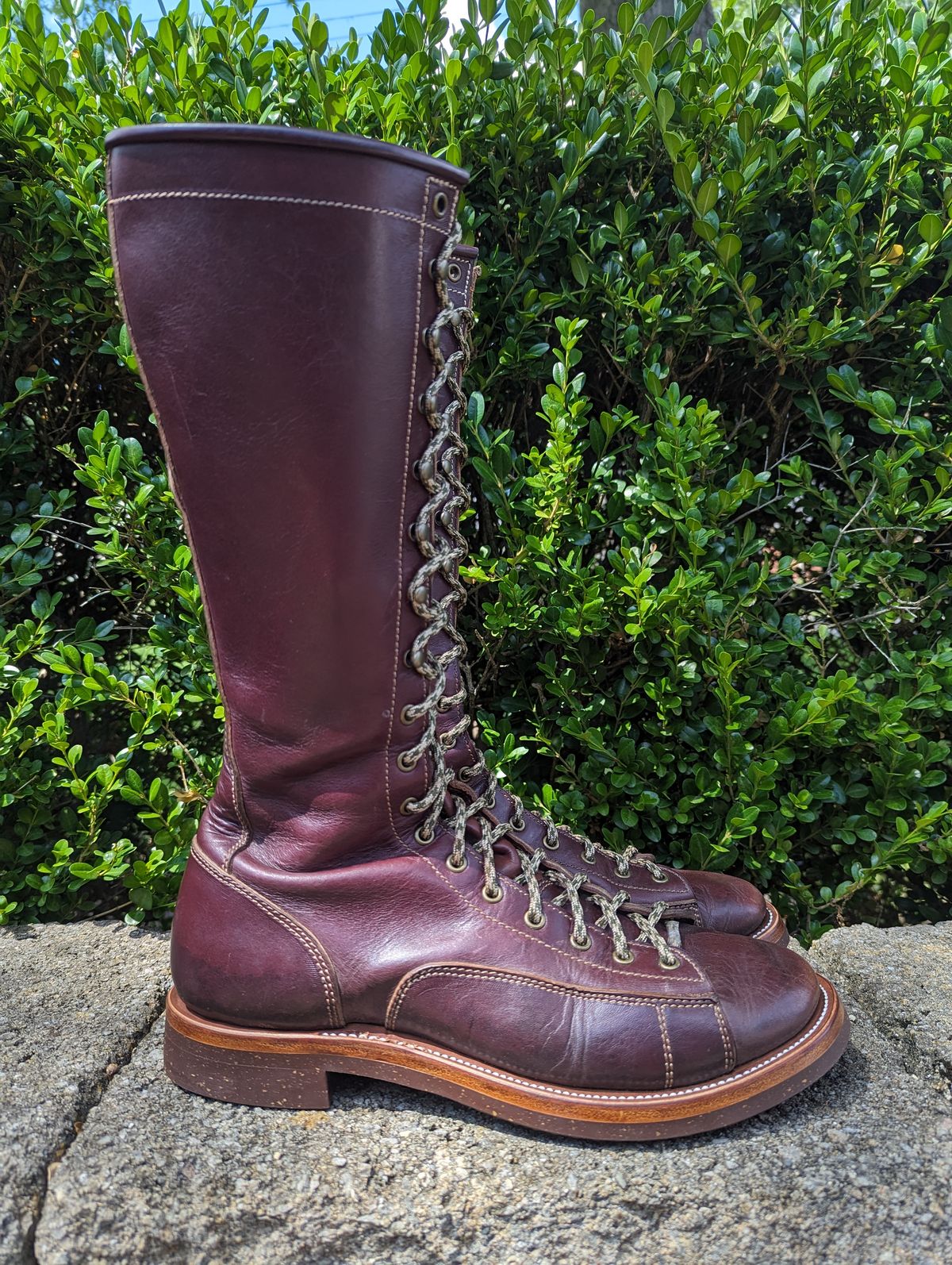 Photo by clefke on July 30, 2023 of the Willie's Handmade Boots Unlisted Model in S.B. Foot Black Cherry Excalibur.