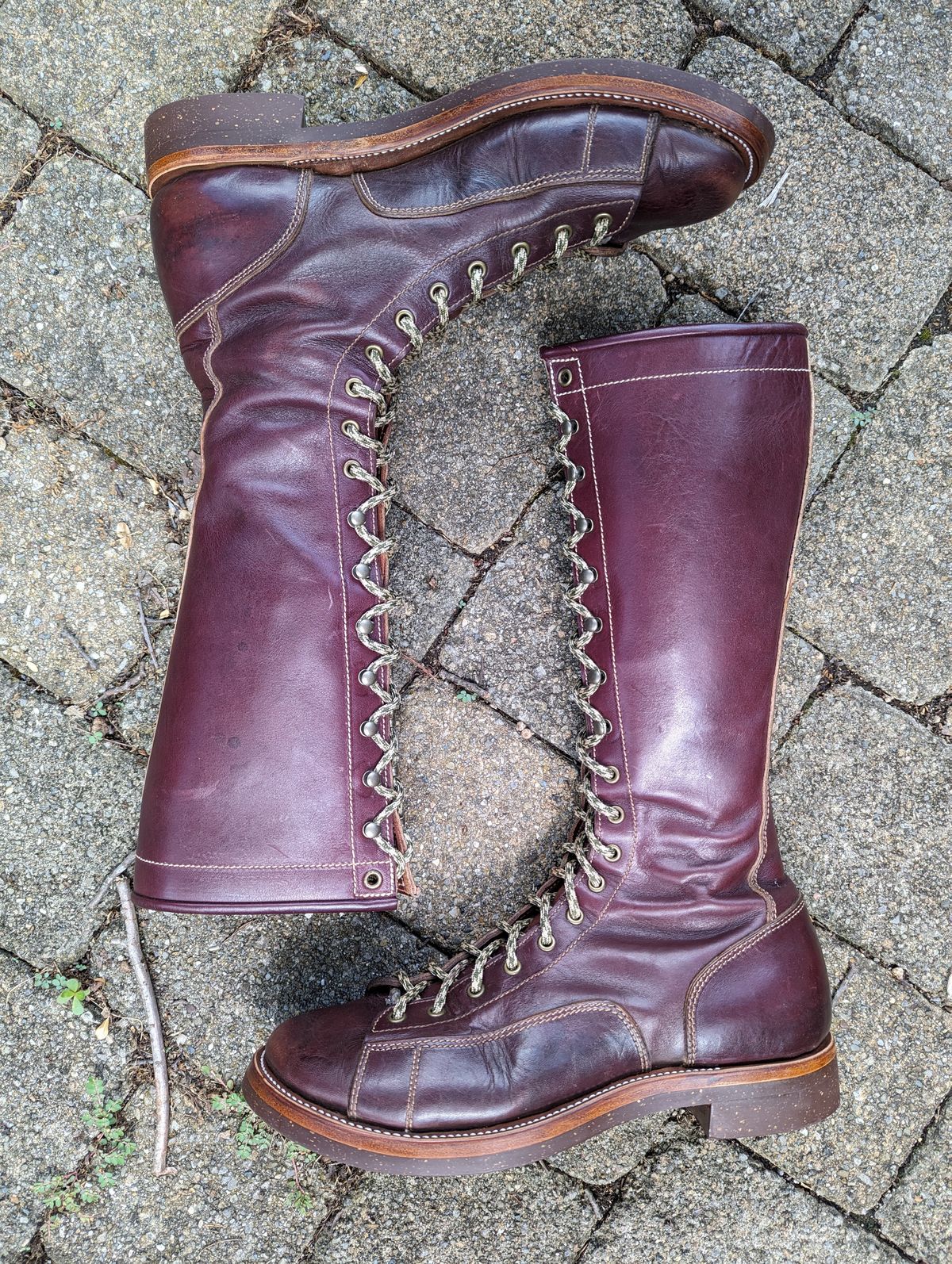 Photo by clefke on July 30, 2023 of the Willie's Handmade Boots Unlisted Model in S.B. Foot Black Cherry Excalibur.