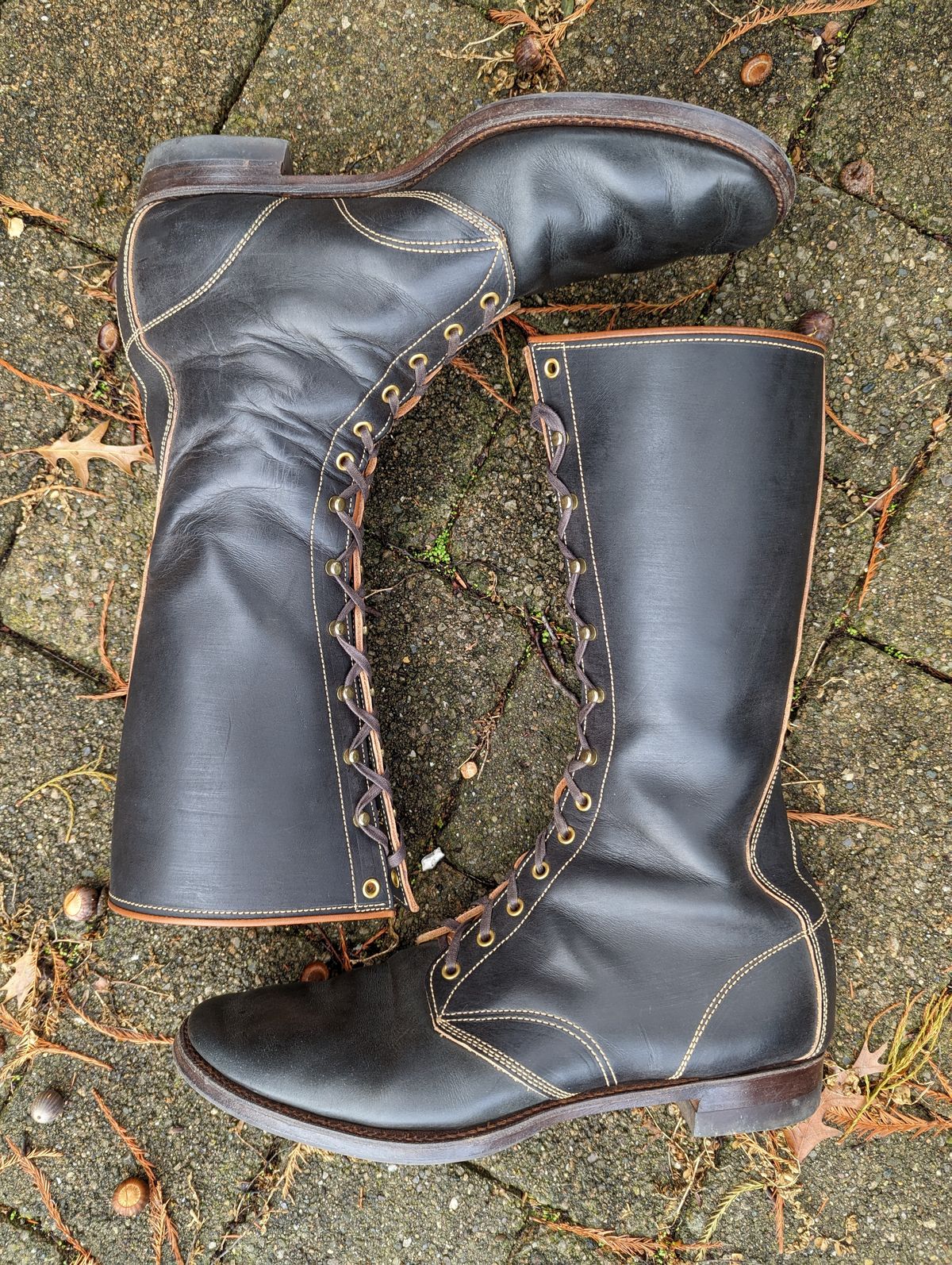 Photo by clefke on November 27, 2022 of the Clinch Hi-Liner in Wickett & Craig Black-Overdyed Latigo.