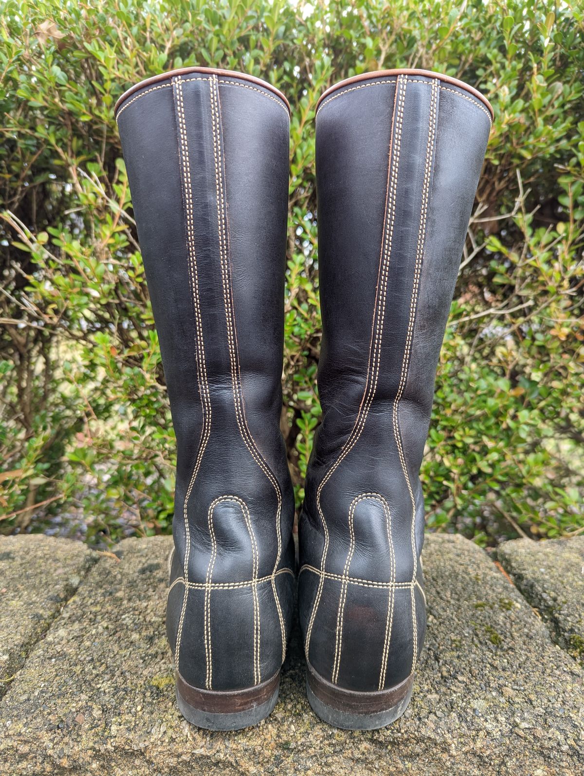 Photo by clefke on November 27, 2022 of the Clinch Hi-Liner in Wickett & Craig Black-Overdyed Latigo.