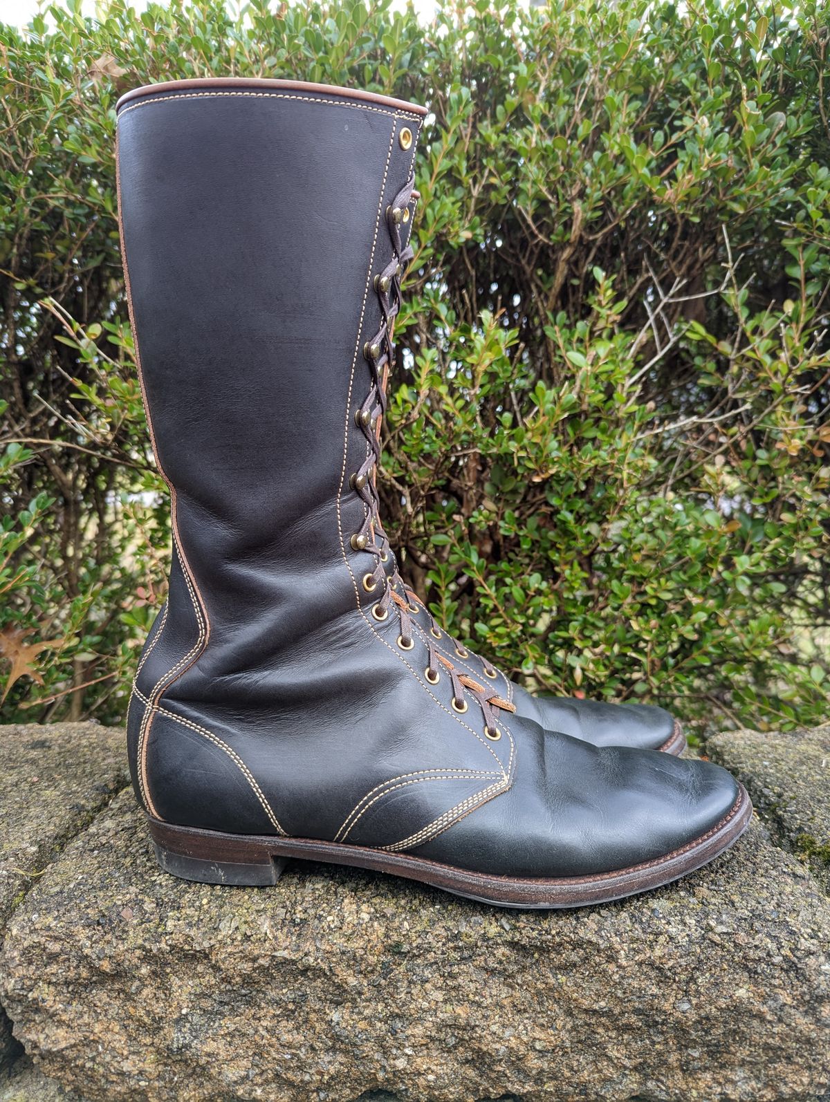 Photo by clefke on November 27, 2022 of the Clinch Hi-Liner in Wickett & Craig Black-Overdyed Latigo.