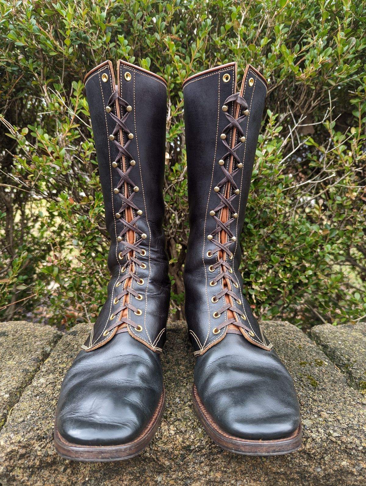 Photo by clefke on November 28, 2022 of the Clinch Hi-Liner in Wickett & Craig Black-Overdyed Latigo.