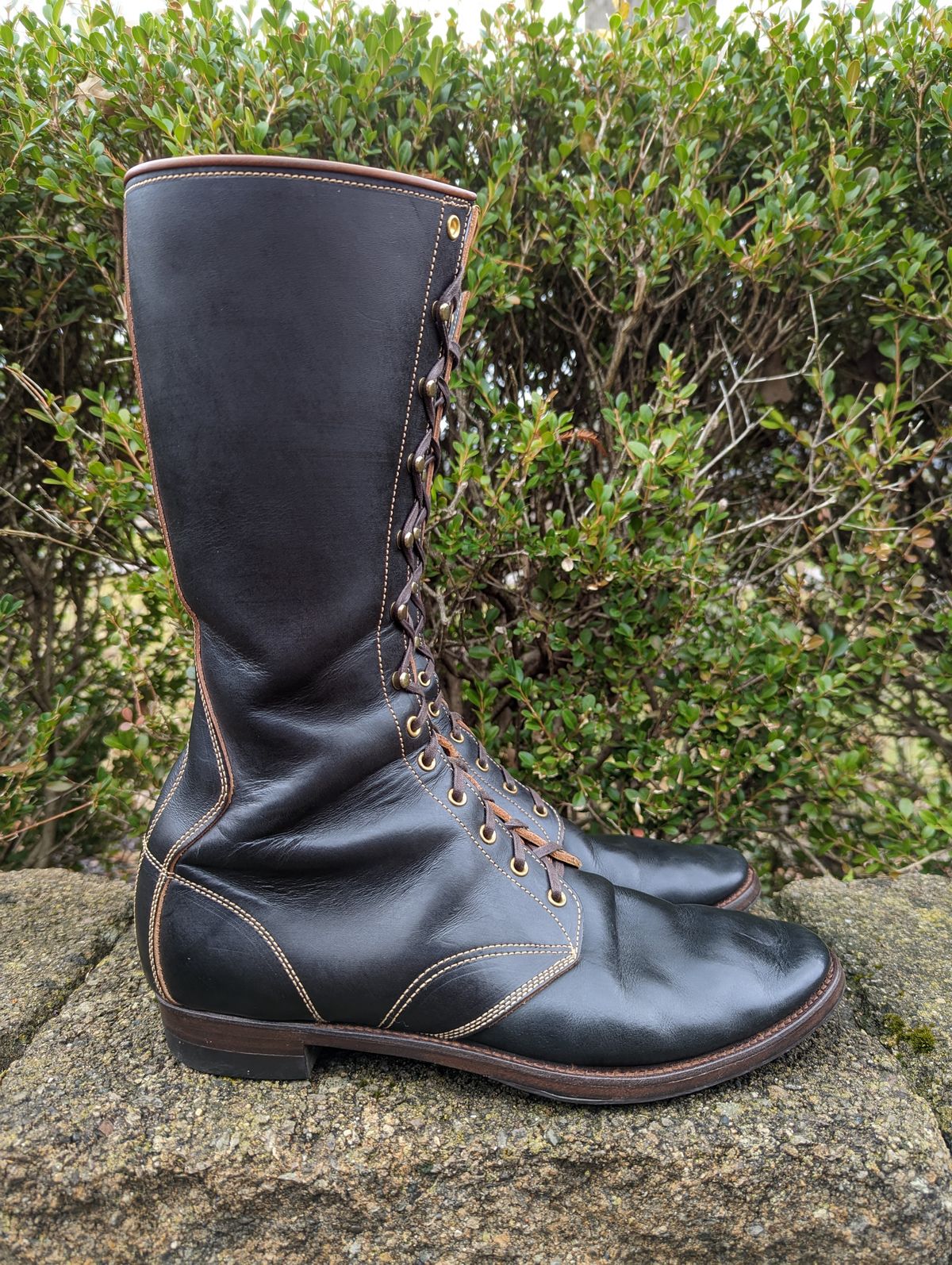 Photo by clefke on November 28, 2022 of the Clinch Hi-Liner in Wickett & Craig Black-Overdyed Latigo.