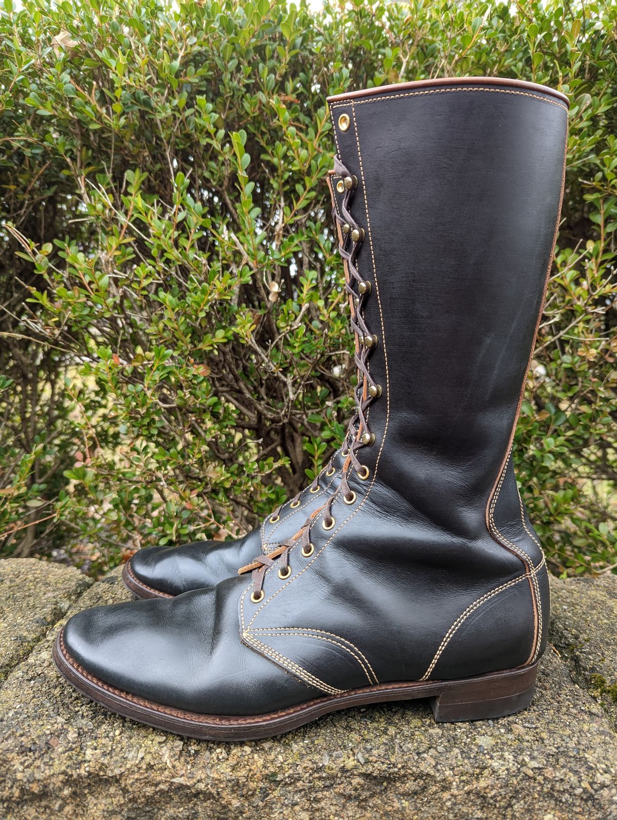 Photo by clefke on November 28, 2022 of the Clinch Hi-Liner in Wickett & Craig Black-Overdyed Latigo.