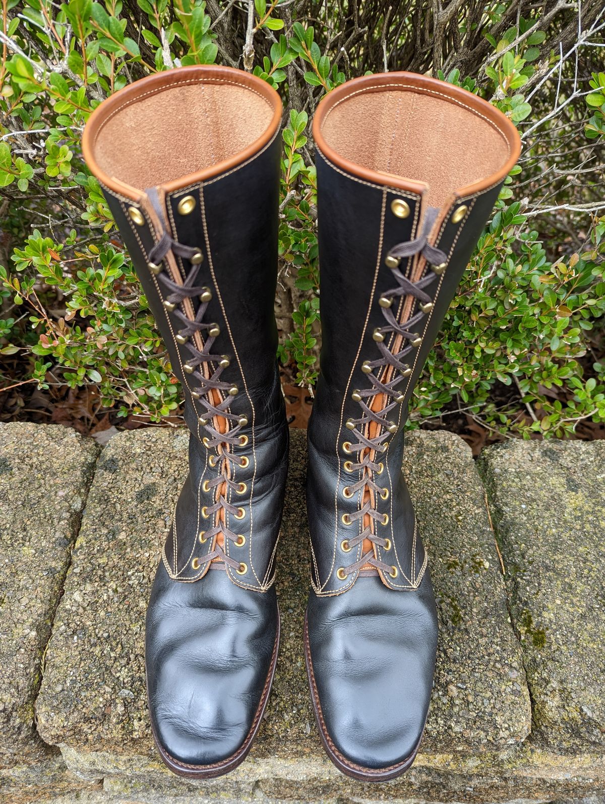 Photo by clefke on November 28, 2022 of the Clinch Hi-Liner in Wickett & Craig Black-Overdyed Latigo.