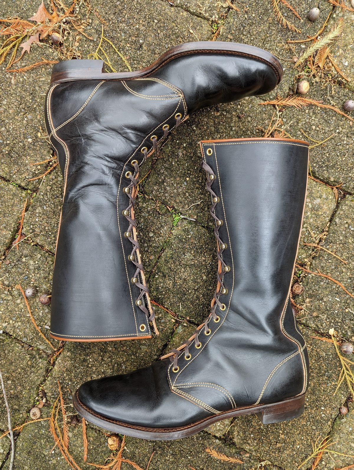 Photo by clefke on November 28, 2022 of the Clinch Hi-Liner in Wickett & Craig Black-Overdyed Latigo.