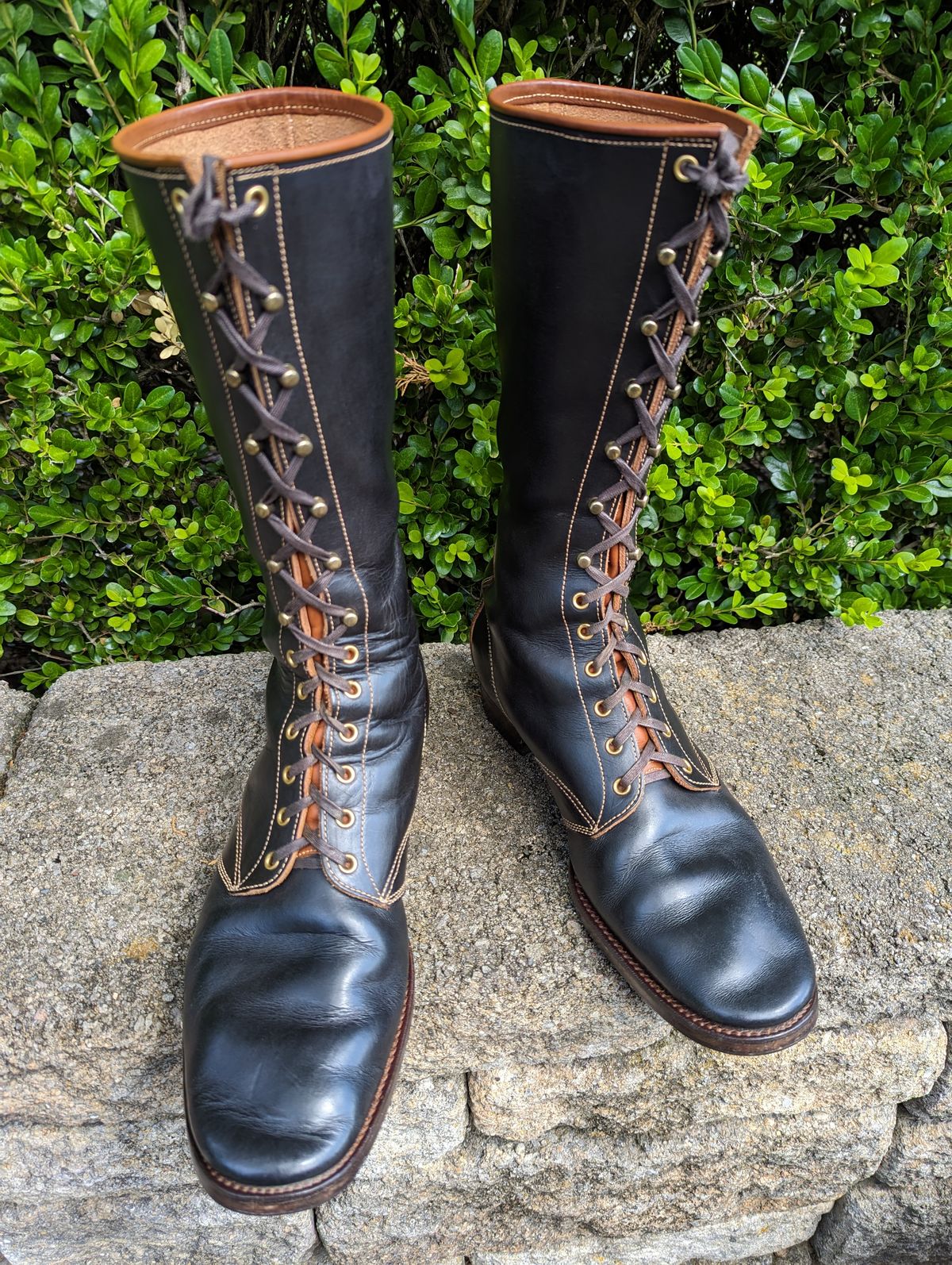 Photo by clefke on July 2, 2023 of the Clinch Hi-Liner in Wickett & Craig Black-Overdyed Latigo.