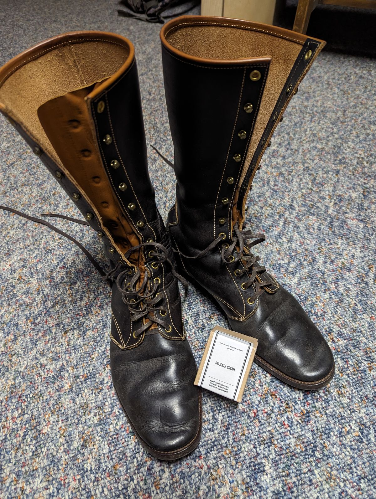 Photo by clefke on November 19, 2023 of the Clinch Hi-Liner in Wickett & Craig Black-Overdyed Latigo.
