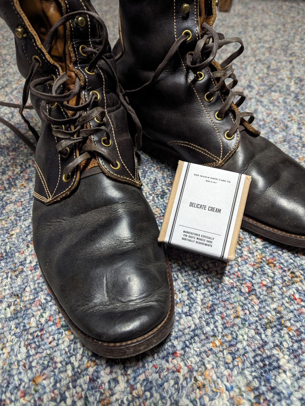 Photo by clefke on November 19, 2023 of the Clinch Hi-Liner in Wickett & Craig Black-Overdyed Latigo.