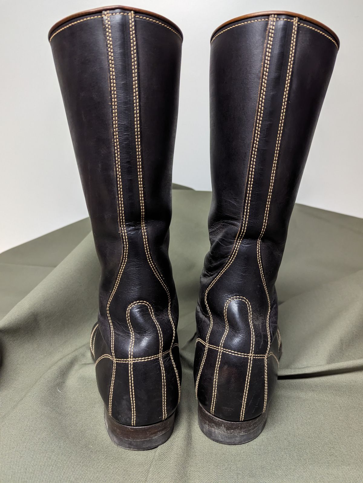 Photo by clefke on November 19, 2023 of the Clinch Hi-Liner in Wickett & Craig Black-Overdyed Latigo.