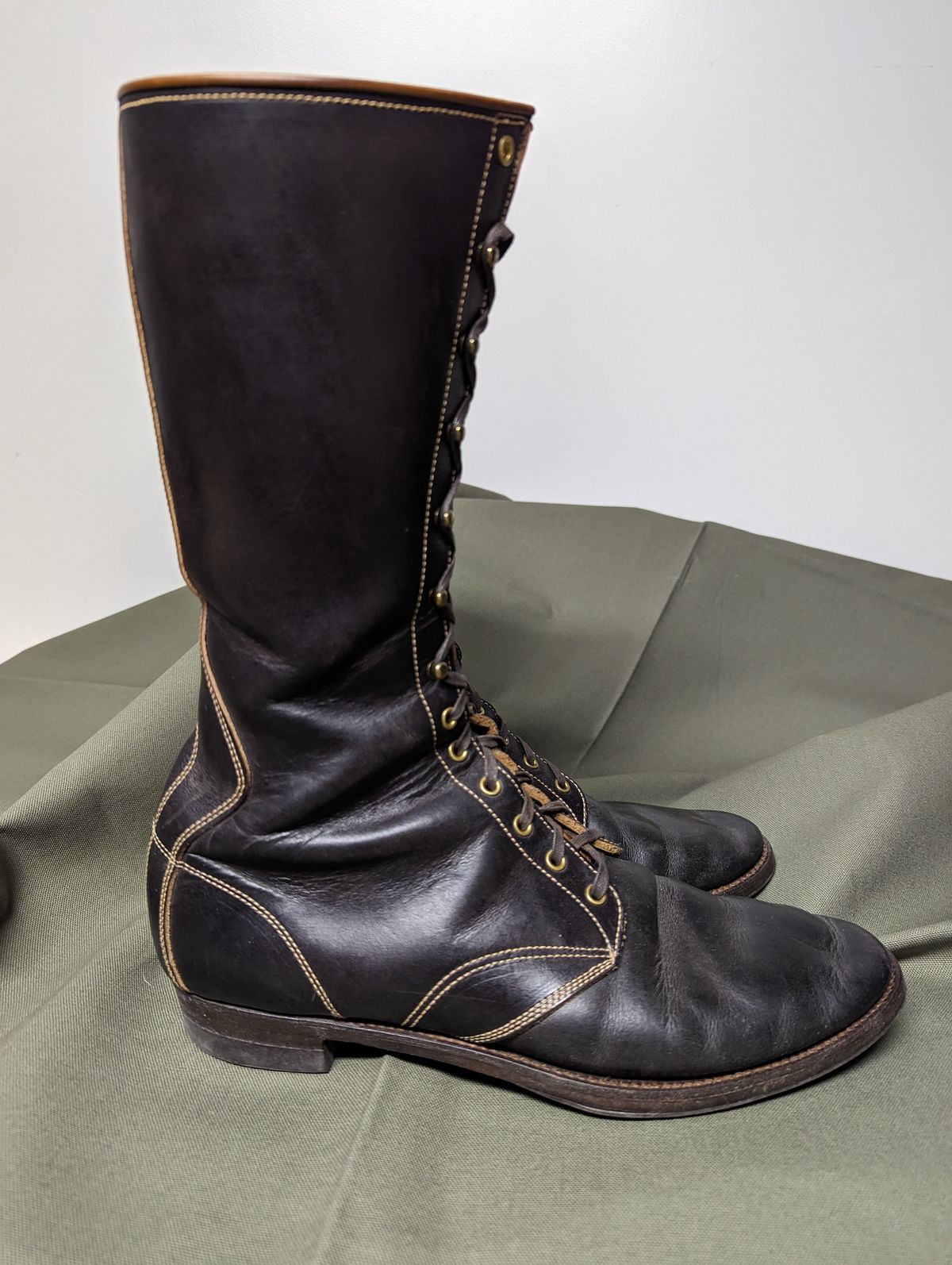 Photo by clefke on November 19, 2023 of the Clinch Hi-Liner in Wickett & Craig Black-Overdyed Latigo.