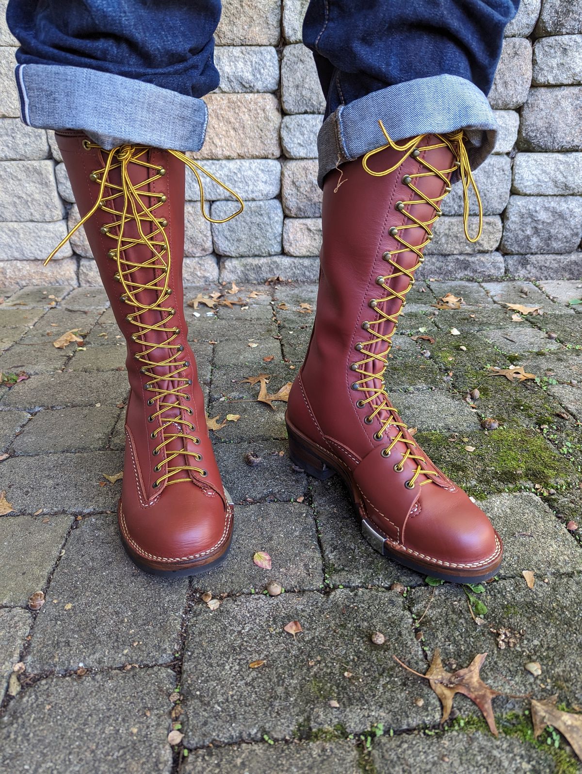 Photo by clefke on October 6, 2023 of the Wesco Highliner in Seidel Redwood Oil Tan.